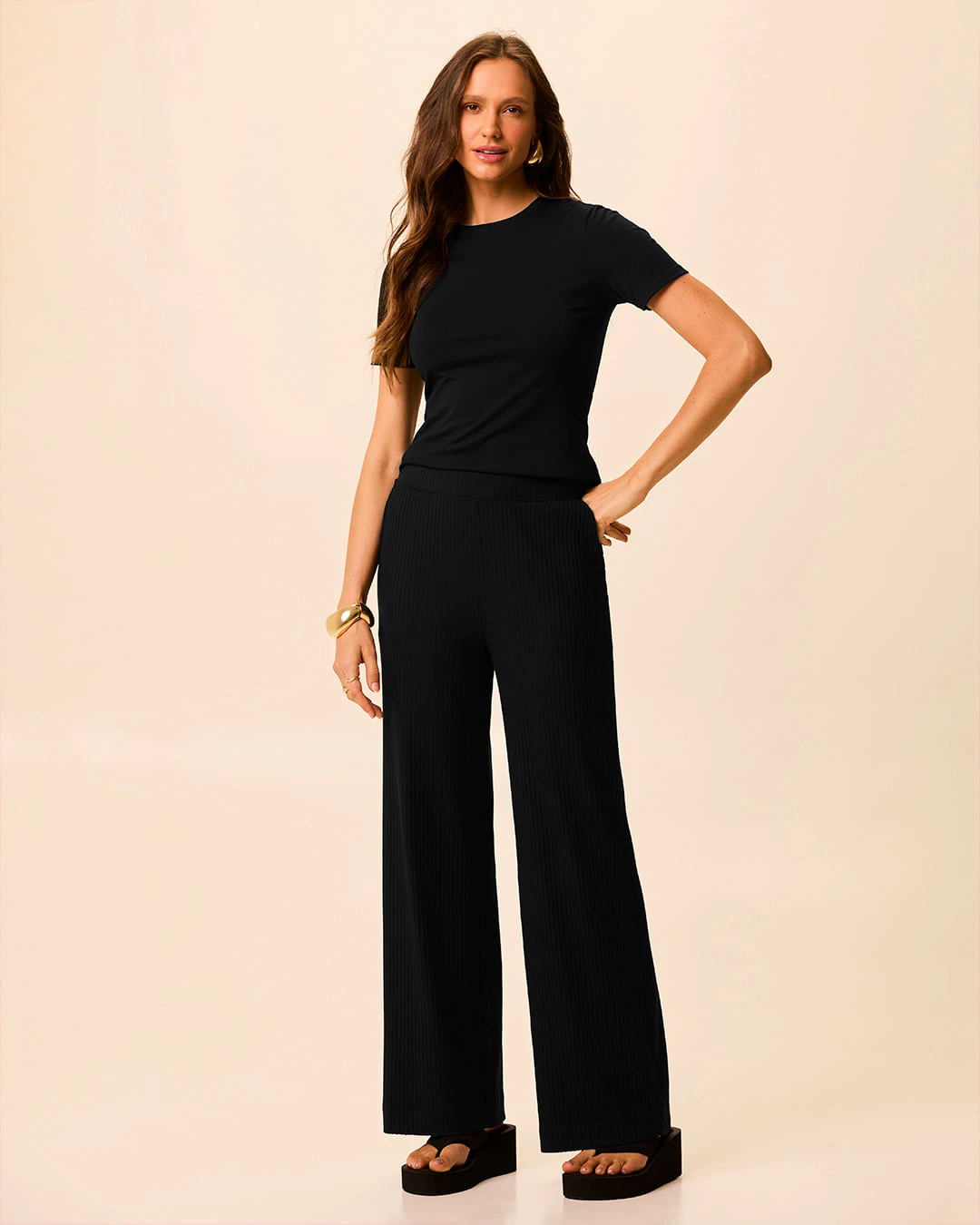 Calça Básica Feminina Wide Leg Bolso Faca Em Malha Viscose Canelada