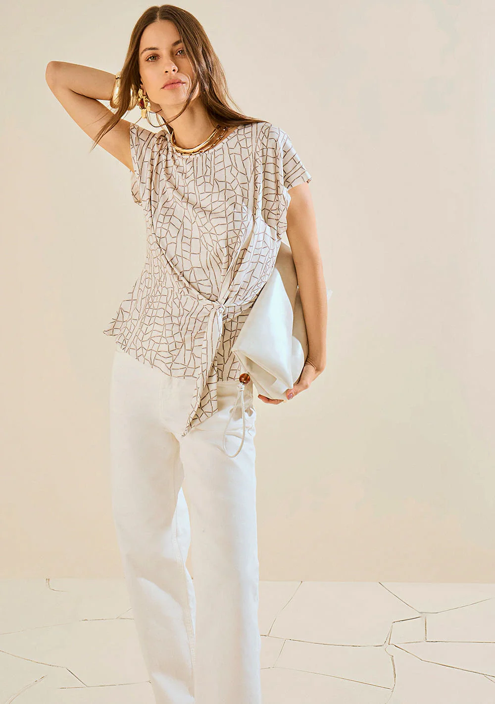 Blusa Morena Rosa Ajustada Decote Careca Manga Curta Padrão Off White