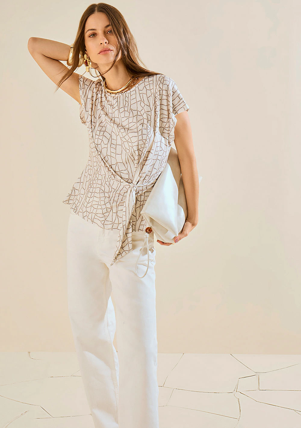 Blusa Morena Rosa Ajustada Decote Careca Manga Curta Padrão Off White