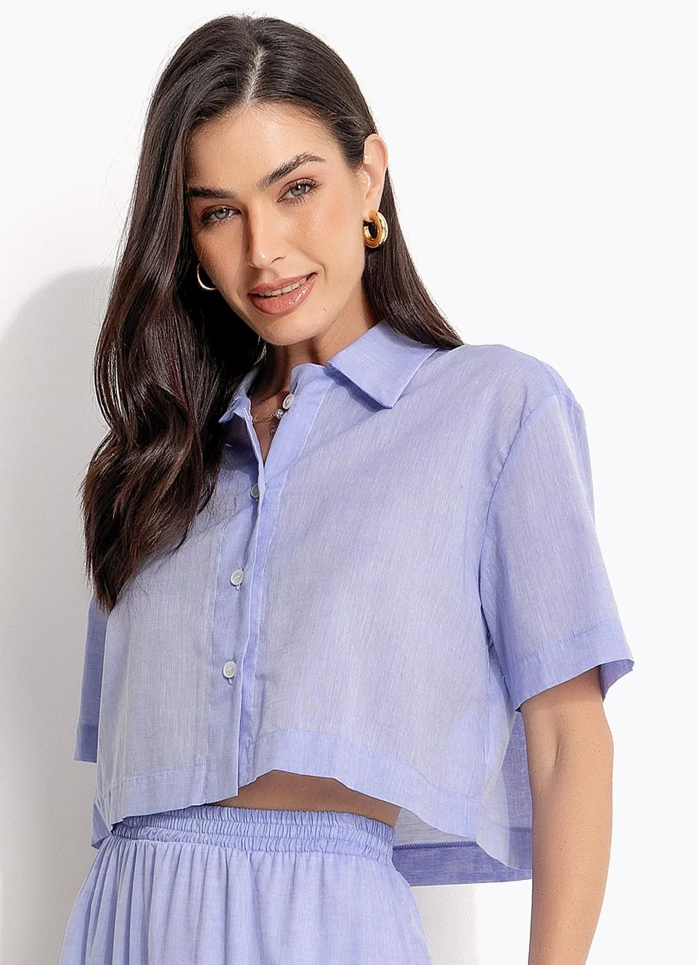 Quintess - Camisa Cropped Azul Claro em Tricoline