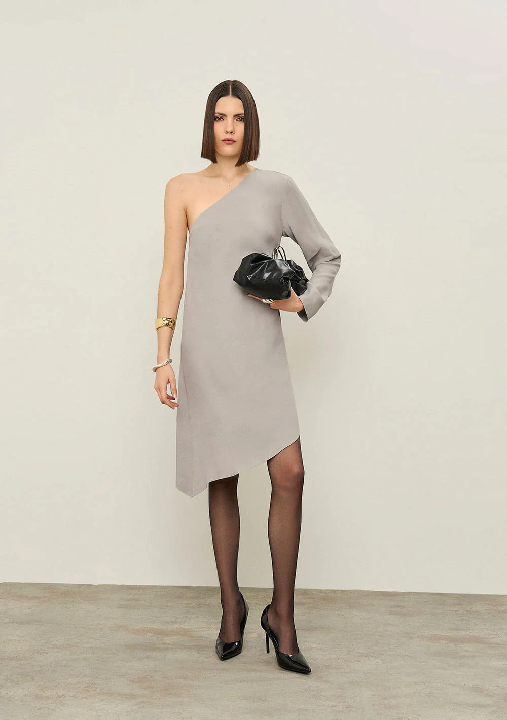 Vestido Iódice Solto Um Ombro Só Manga Longa Curto Cinza