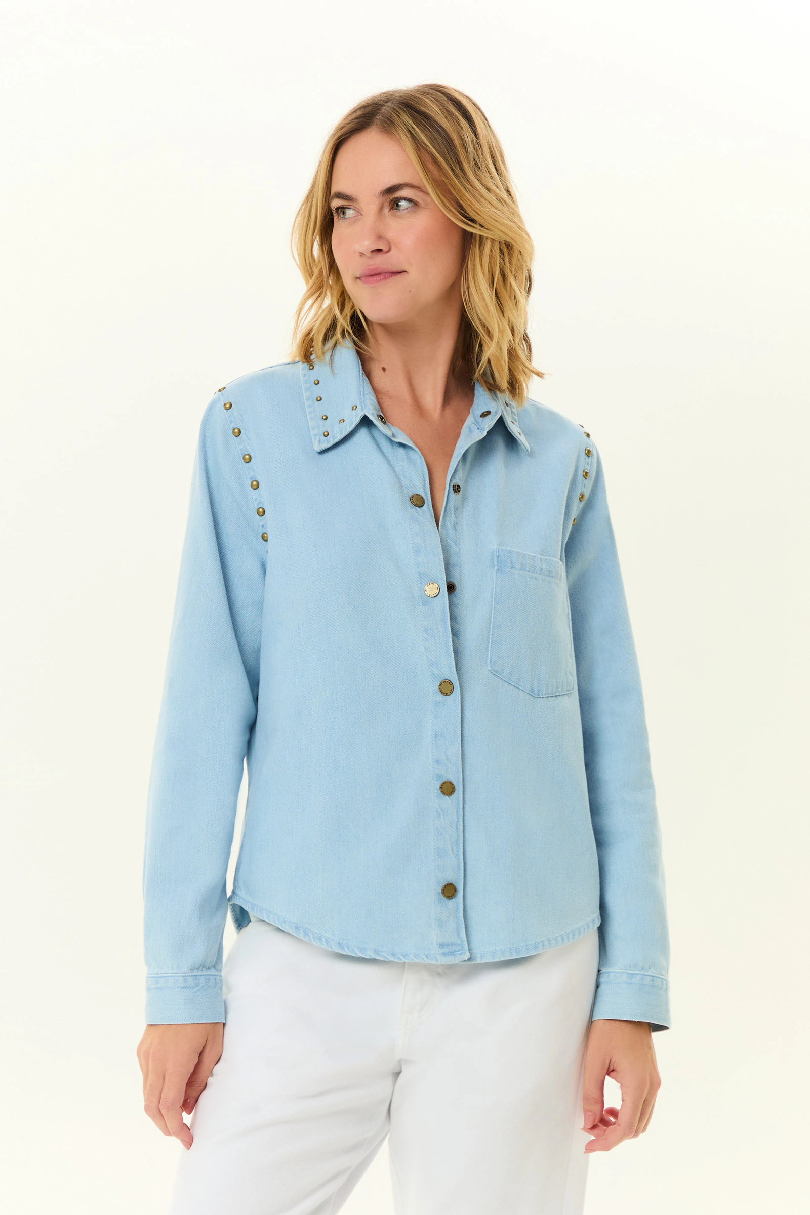 Camisa Jeans Rebites Gola e Cava