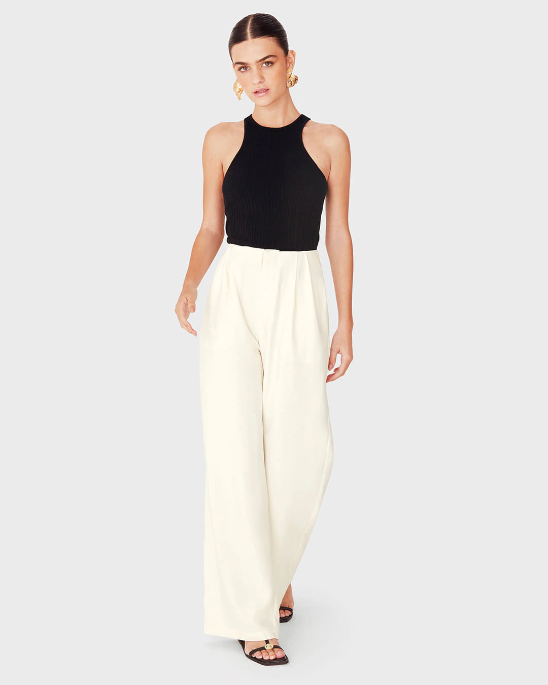 Calça Wide Leg Feminina Pregas E Bolso Faca Em Viscose Sarjada - ENFIM