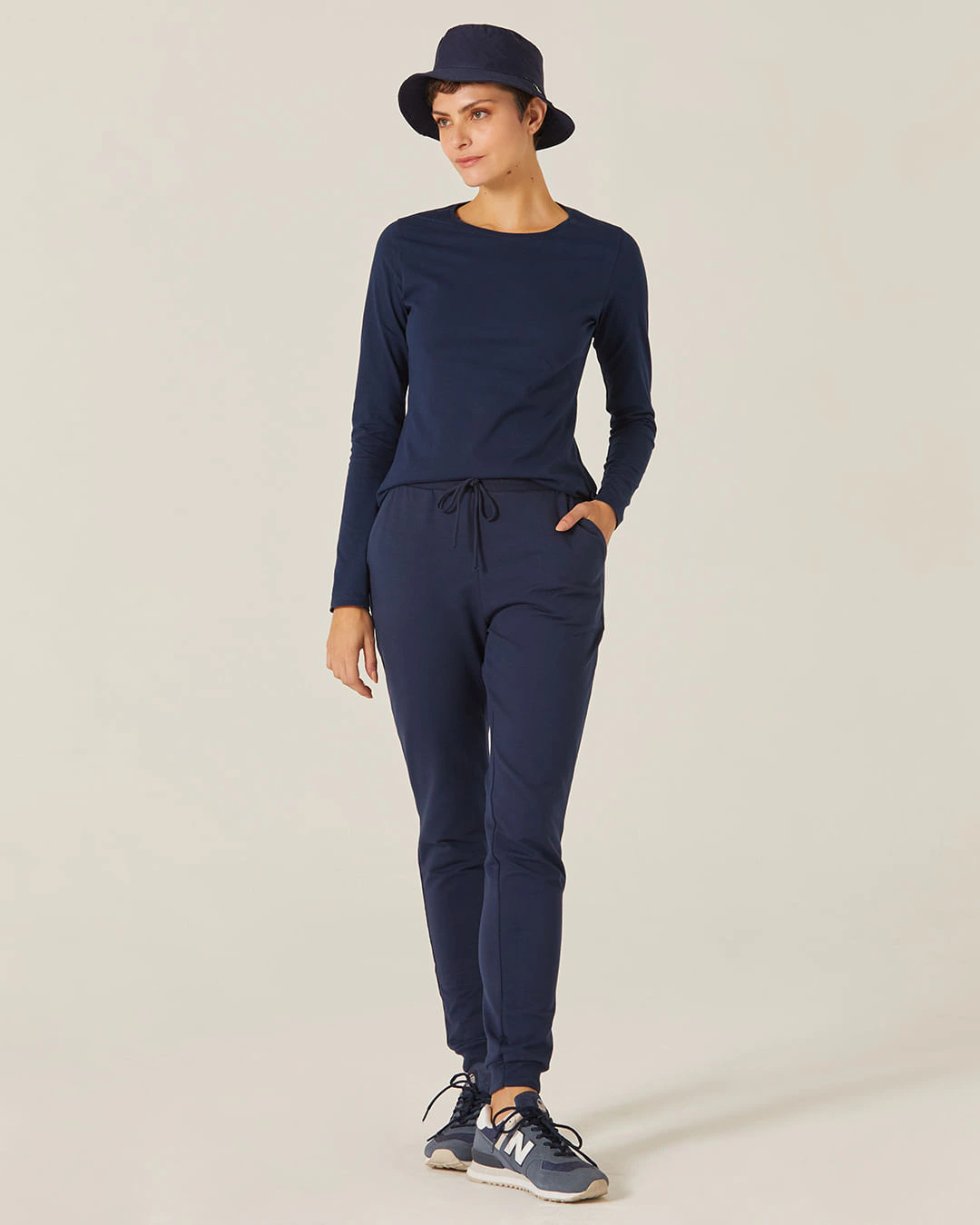 Calça Básica Feminina Jogger Em Moletom Stretch