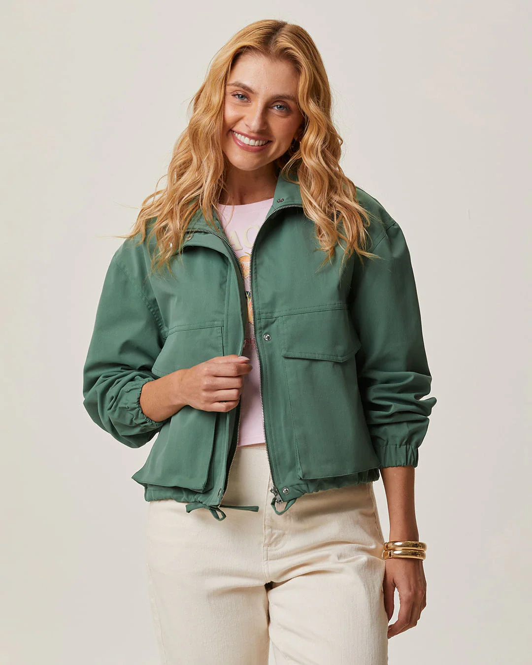 Jaqueta Feminina Bomber Bolso Utilitário Em Tecido Sarjado