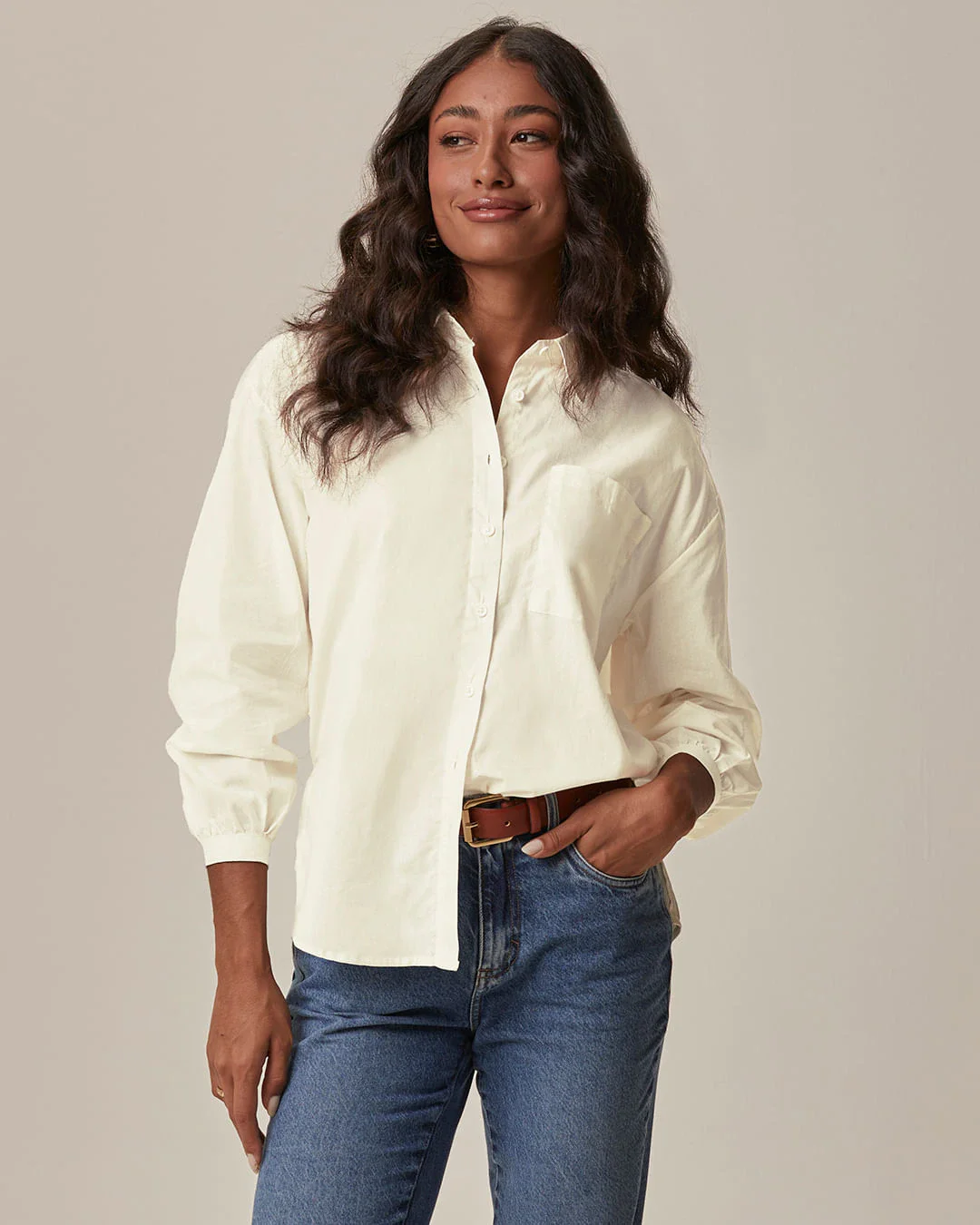 Camisa Ampla Feminina Bolso Frontal Manga Com Volume Em Tricoline