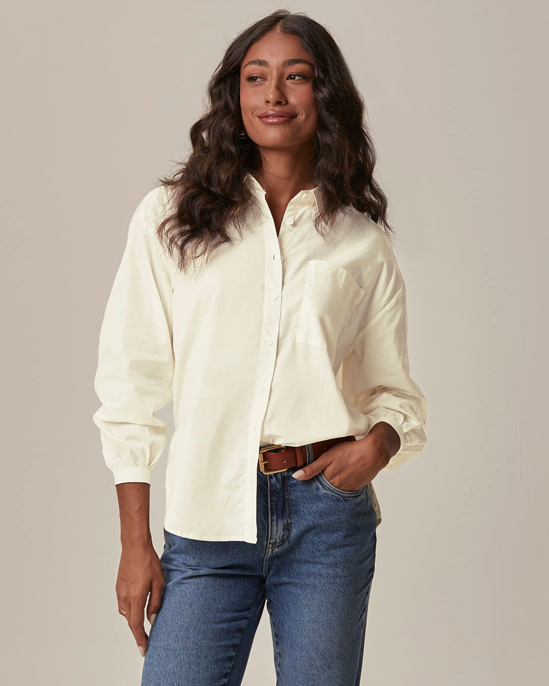 Camisa Ampla Feminina Bolso Frontal Manga Com Volume Em Tricoline
