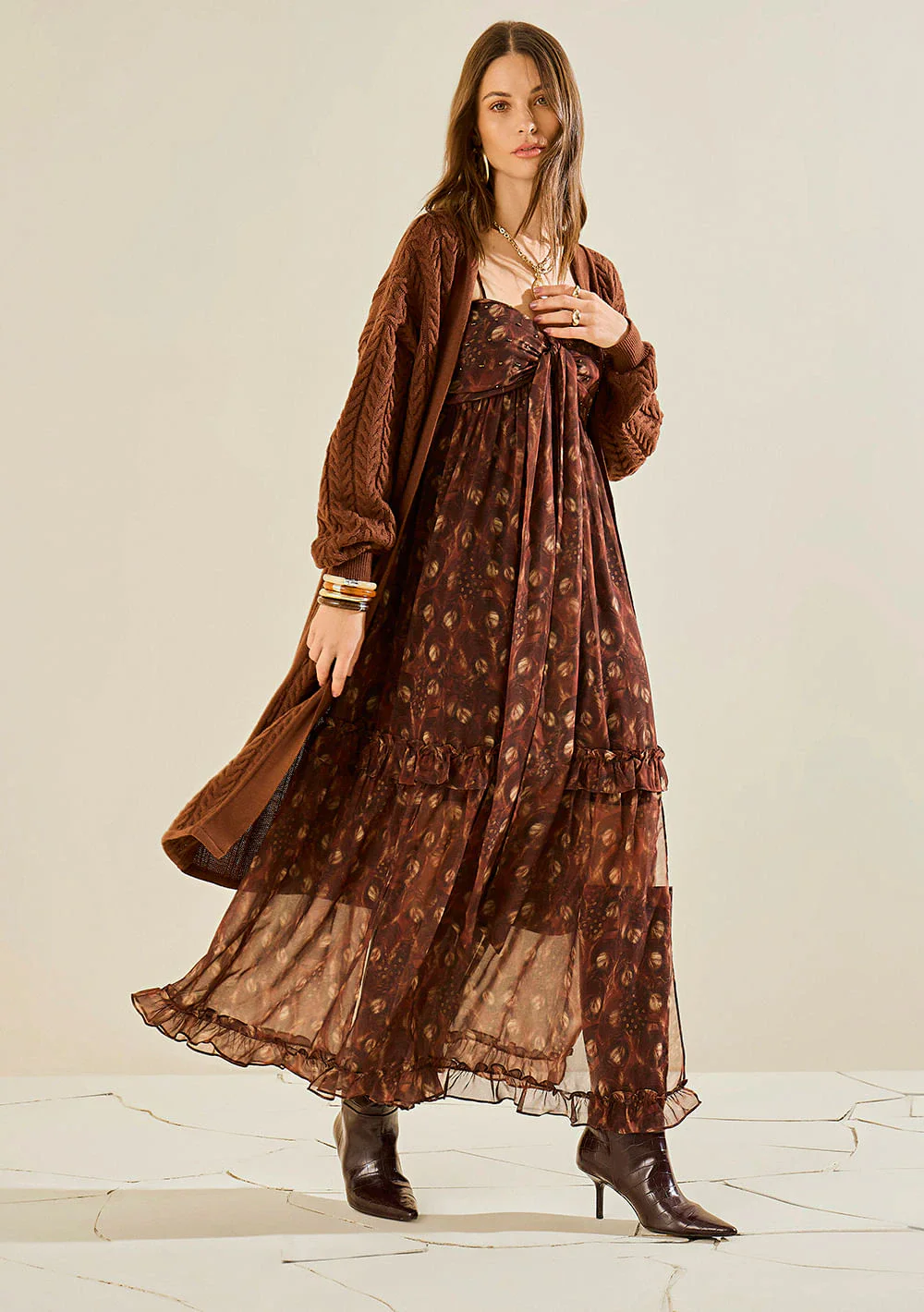 Vestido Morena Rosa Ajustado Decote Reto Com Alça Midi Marrom