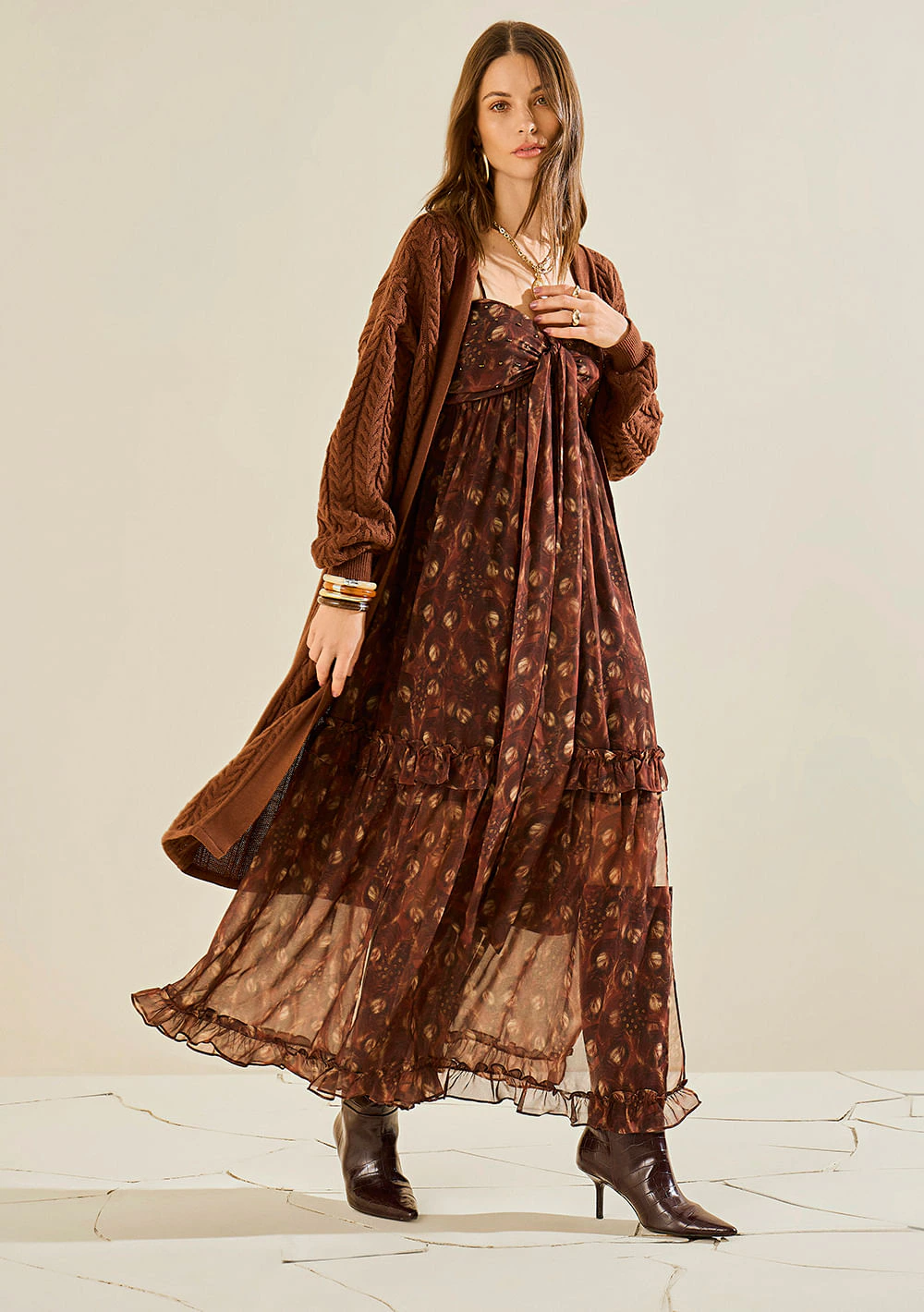 Vestido Morena Rosa Ajustado Decote Reto Com Alça Midi Marrom