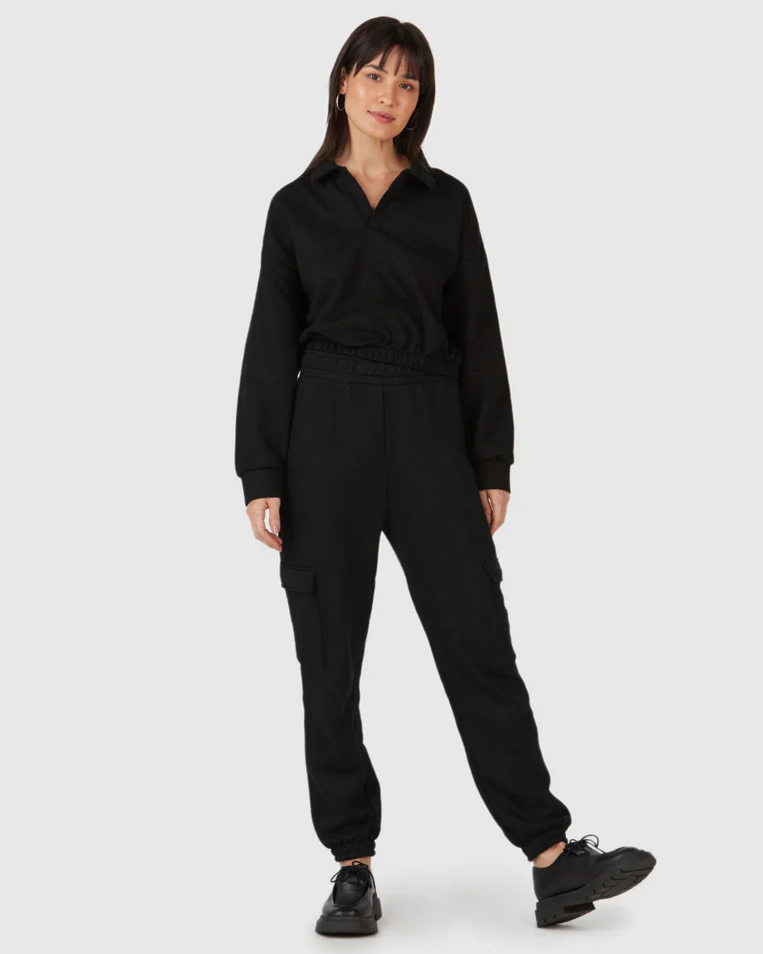 Calça Básica Feminina Jogger Bolso Cargo Em Moletom Flanelado