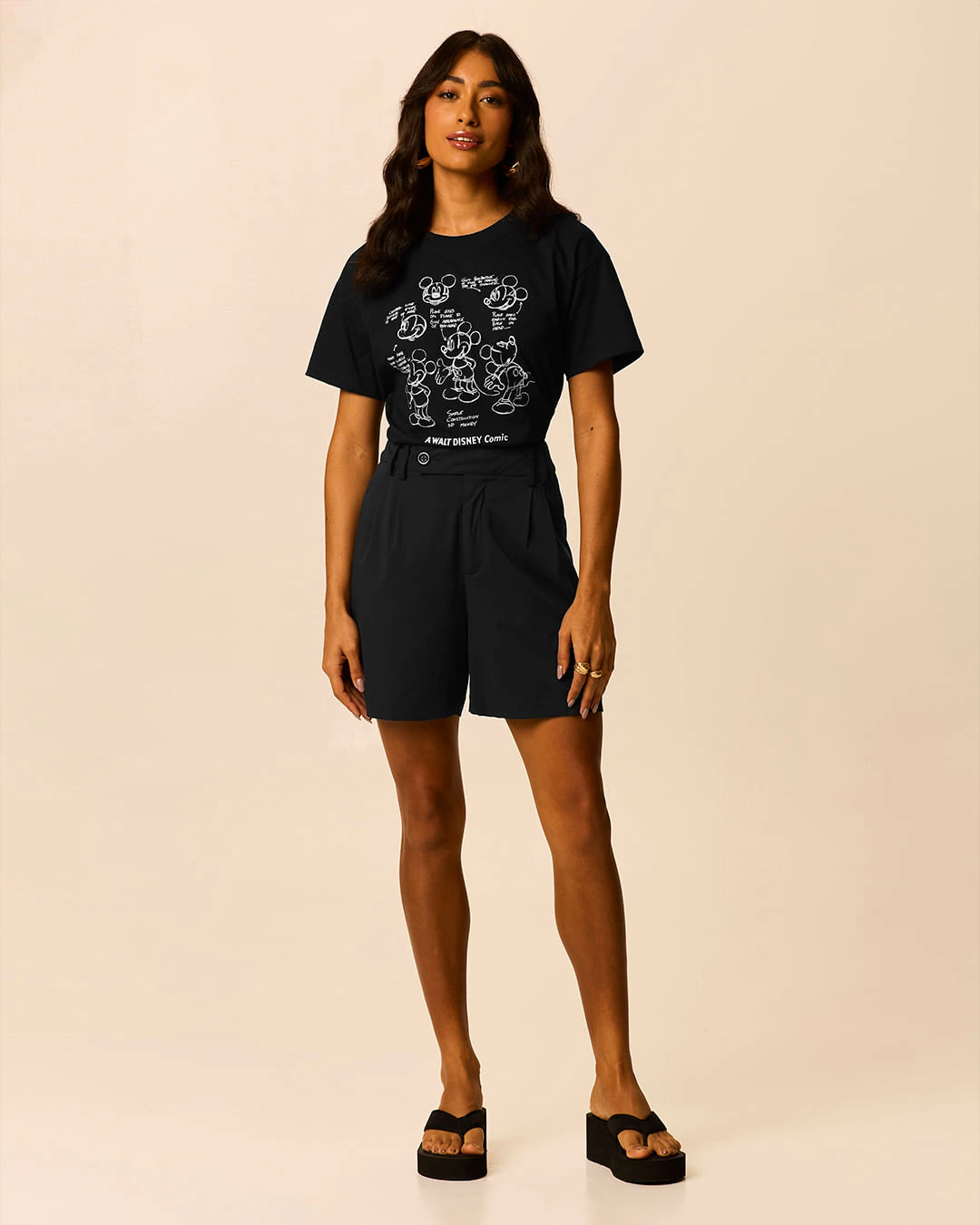 Shorts Alfaiataria Feminino Pregas Frontais Em Viscose Sarjada