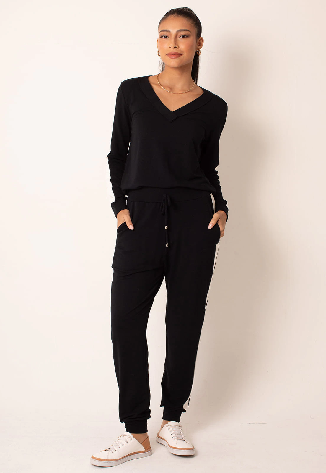 Calça Jogger com Listra Lateral e Bolsos