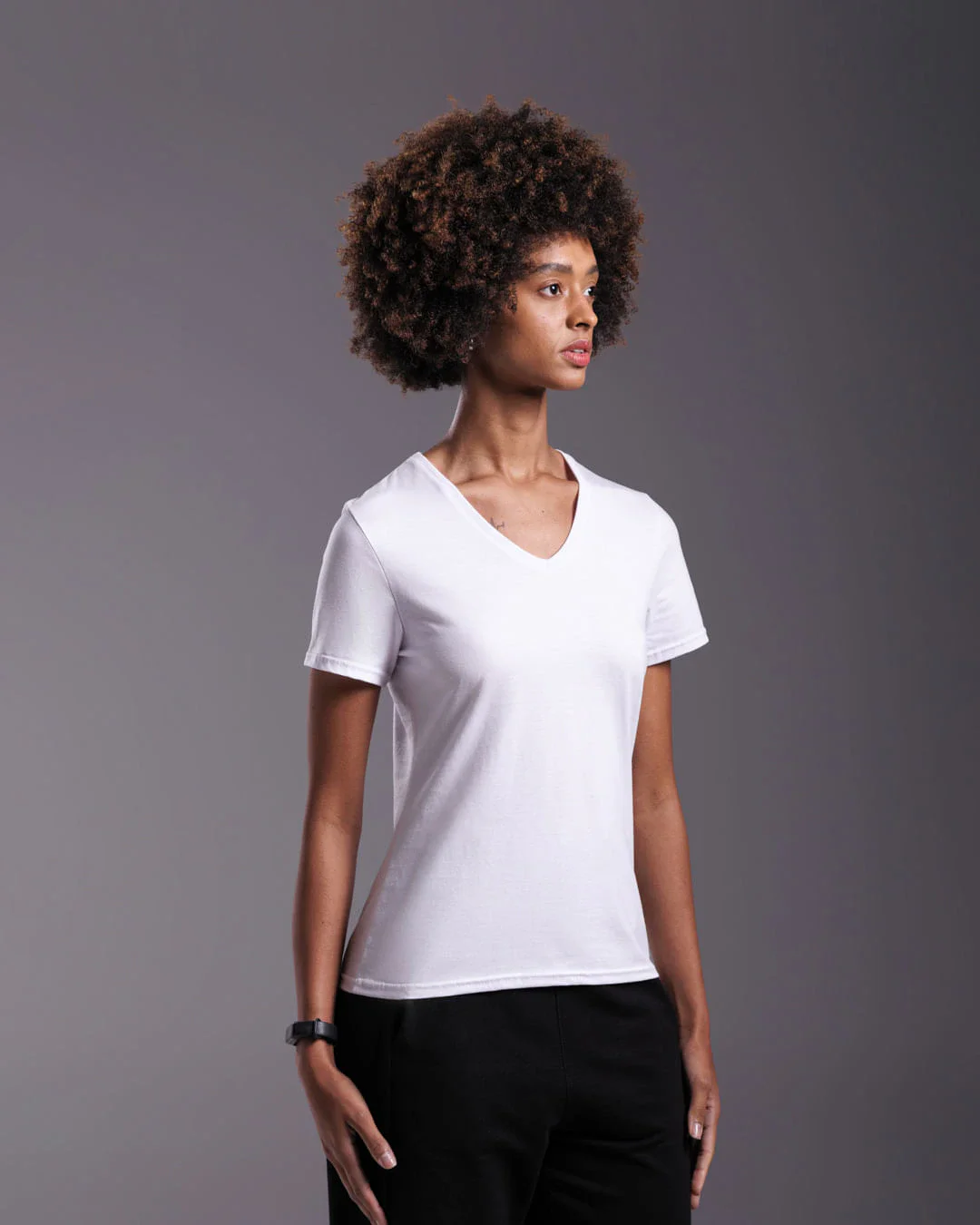 Tech T-Shirt Anti Odor Slim Gola V Feminina - BASICAMENTE