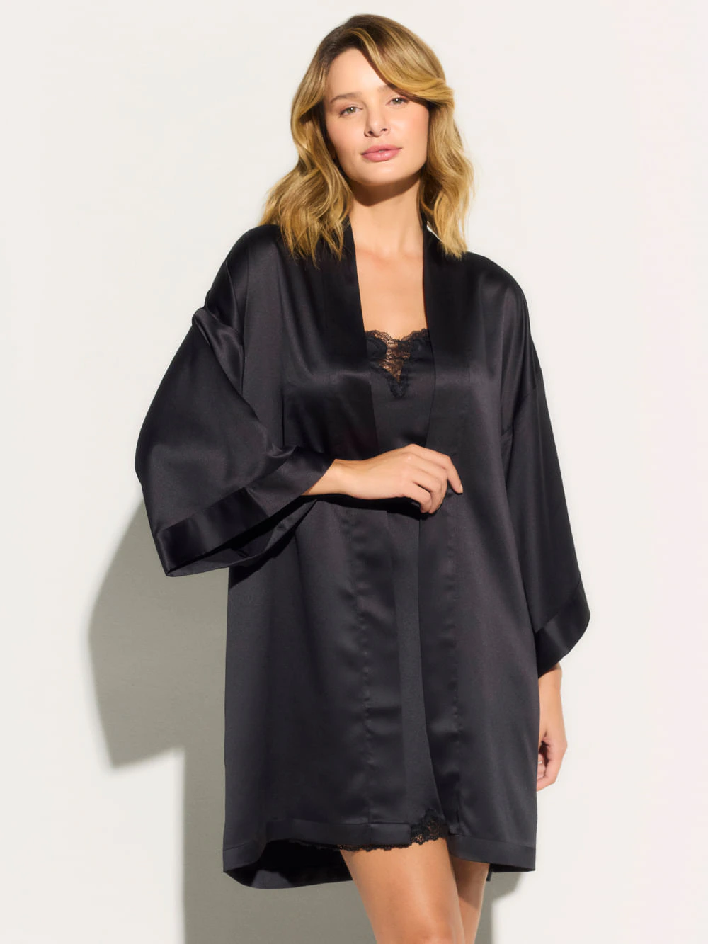 Kit Camisola e Robe Cetim Bella Luna Preto