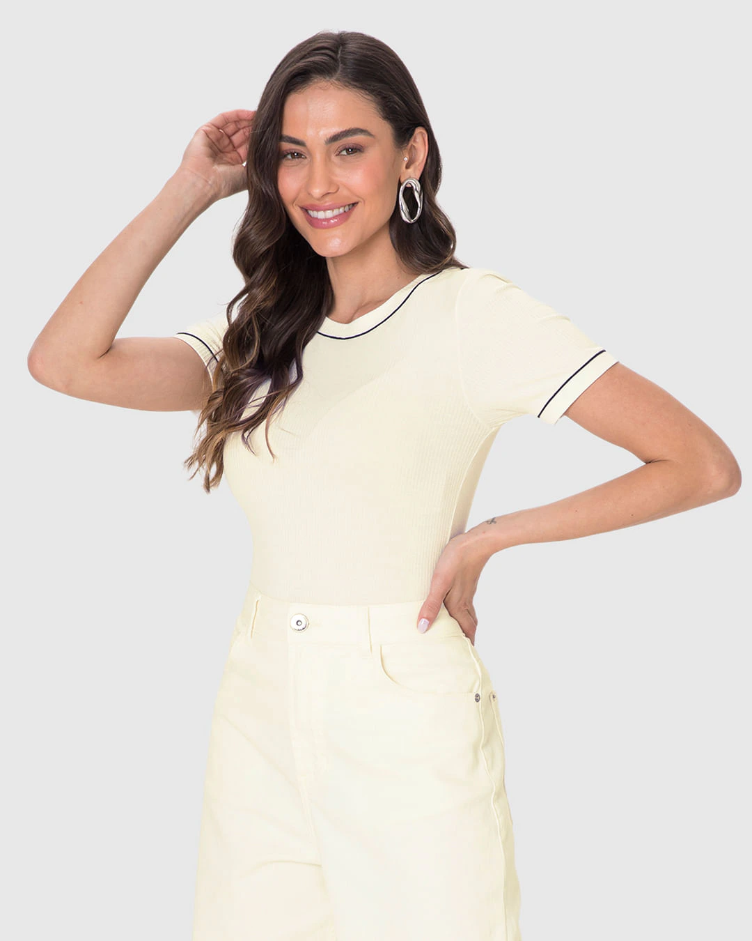 Blusa Básica Feminina Costura Contraste Em Malha Viscose Canelada