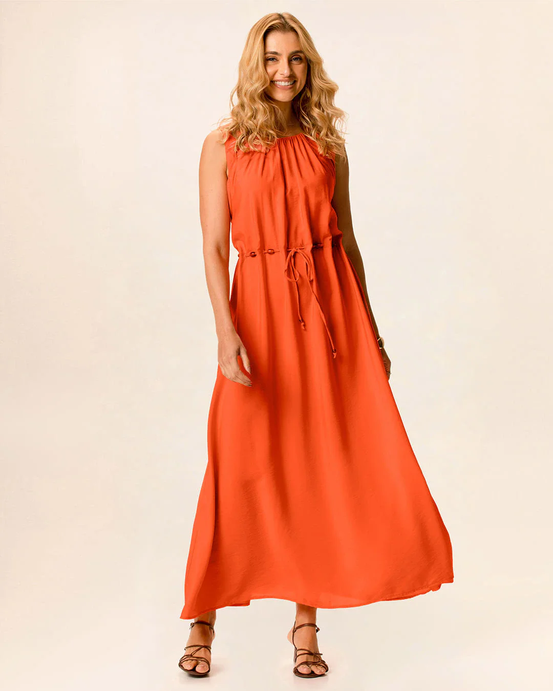Vestido Longo Feminino Amplo Detalhe Cinto Com Miçangas Em Viscose