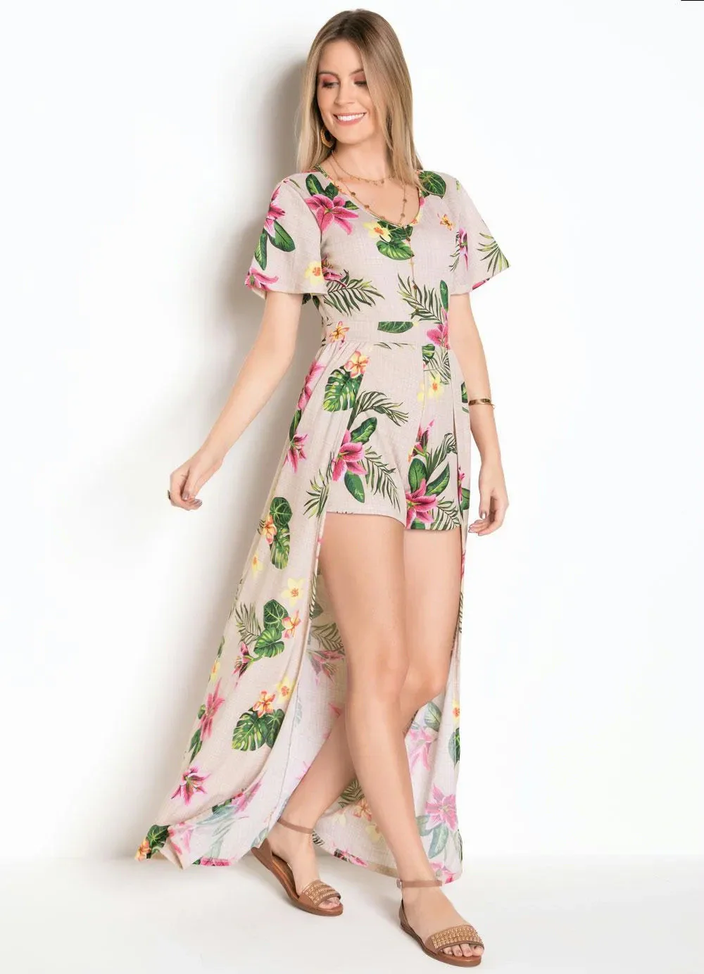 Moda Pop - Macacão com Sobreposição Alongada Floral