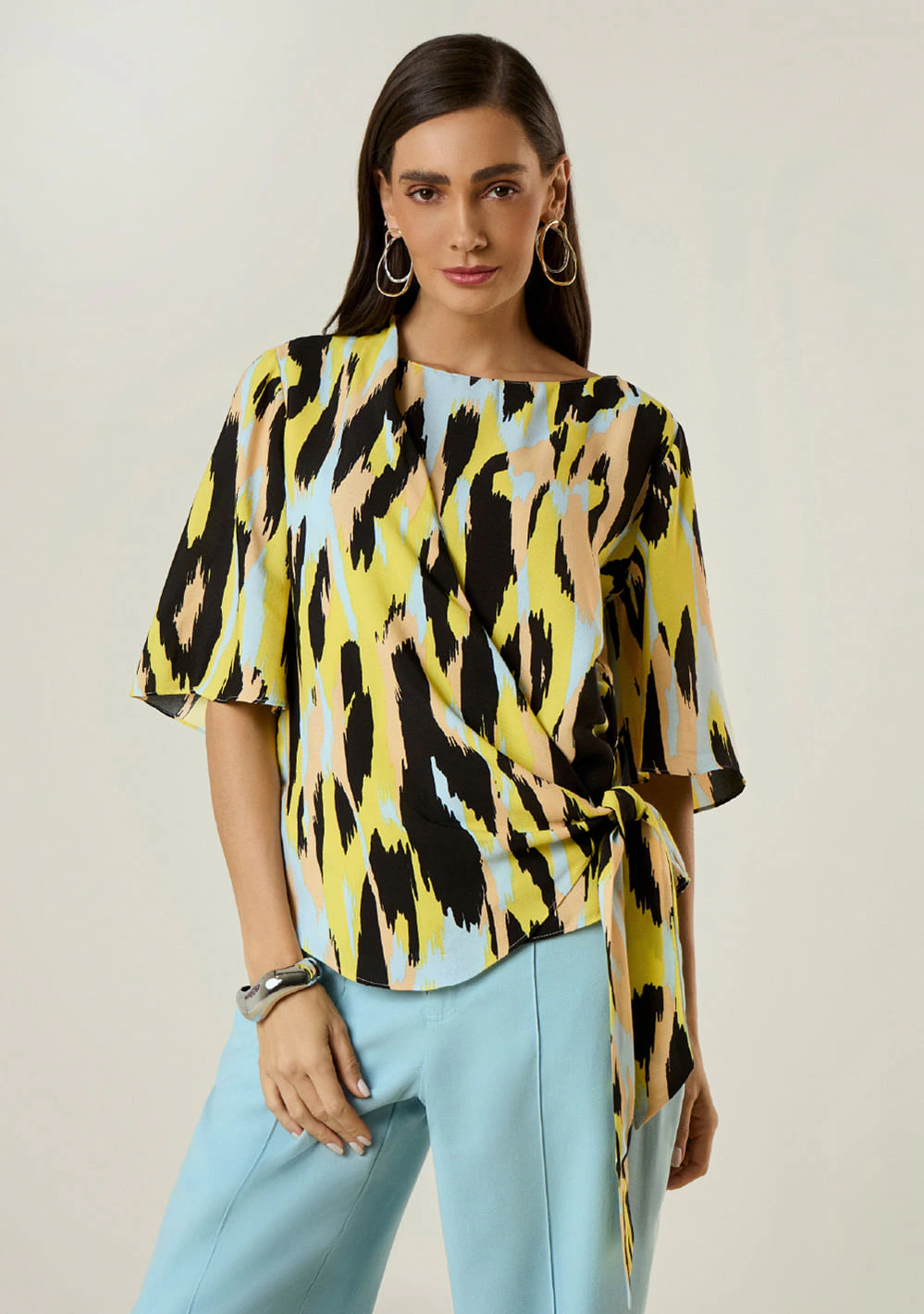 Blusa Maria.Valentina Solta Decote Canoa Manga Curta Padrão Preto/Amarelo