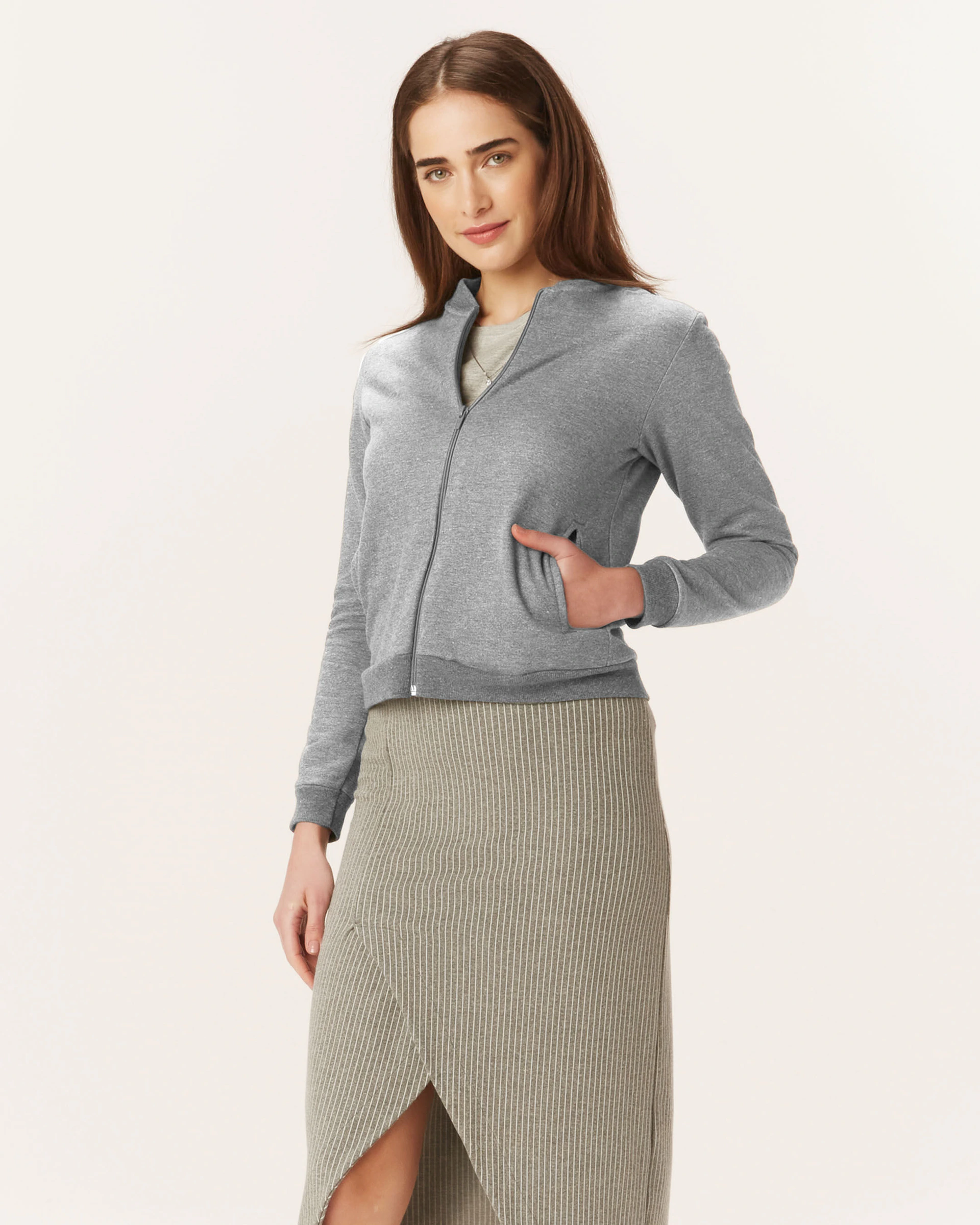 Jaqueta Básica Feminina Bolso Lateral Em Moletom Flanelado