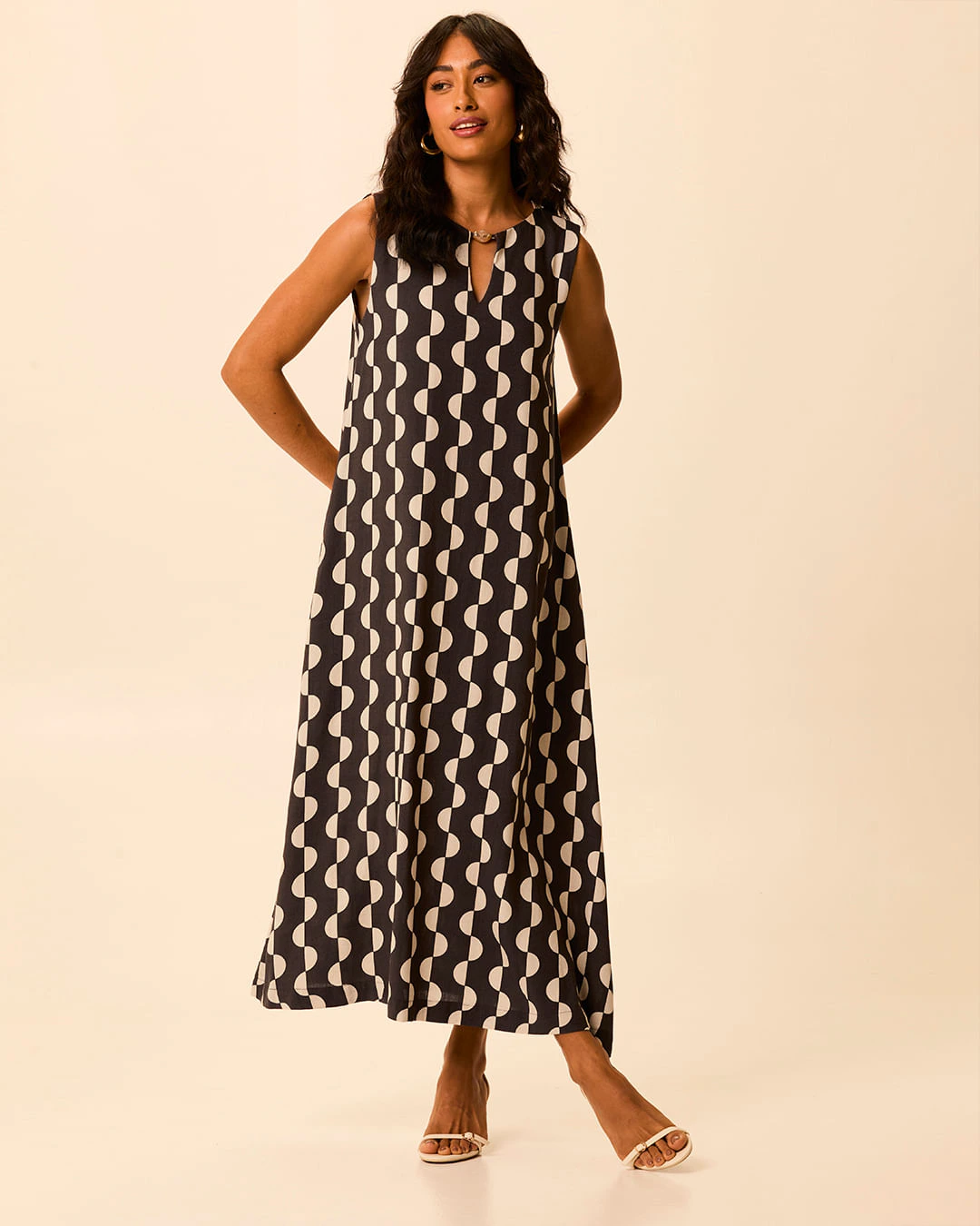 Vestido Midi Feminino Amplo Detalhe Decote Gota Em Viscolinho Texturizado