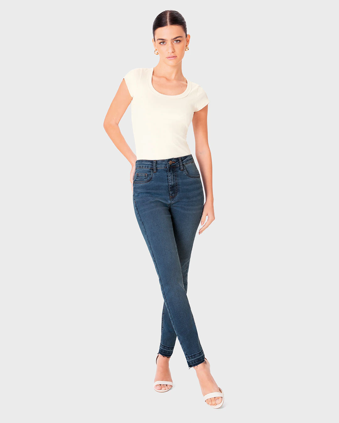 Calça Skinny Feminina Push Up Barra Desfiada Em Jeans Stretch - ENFIM