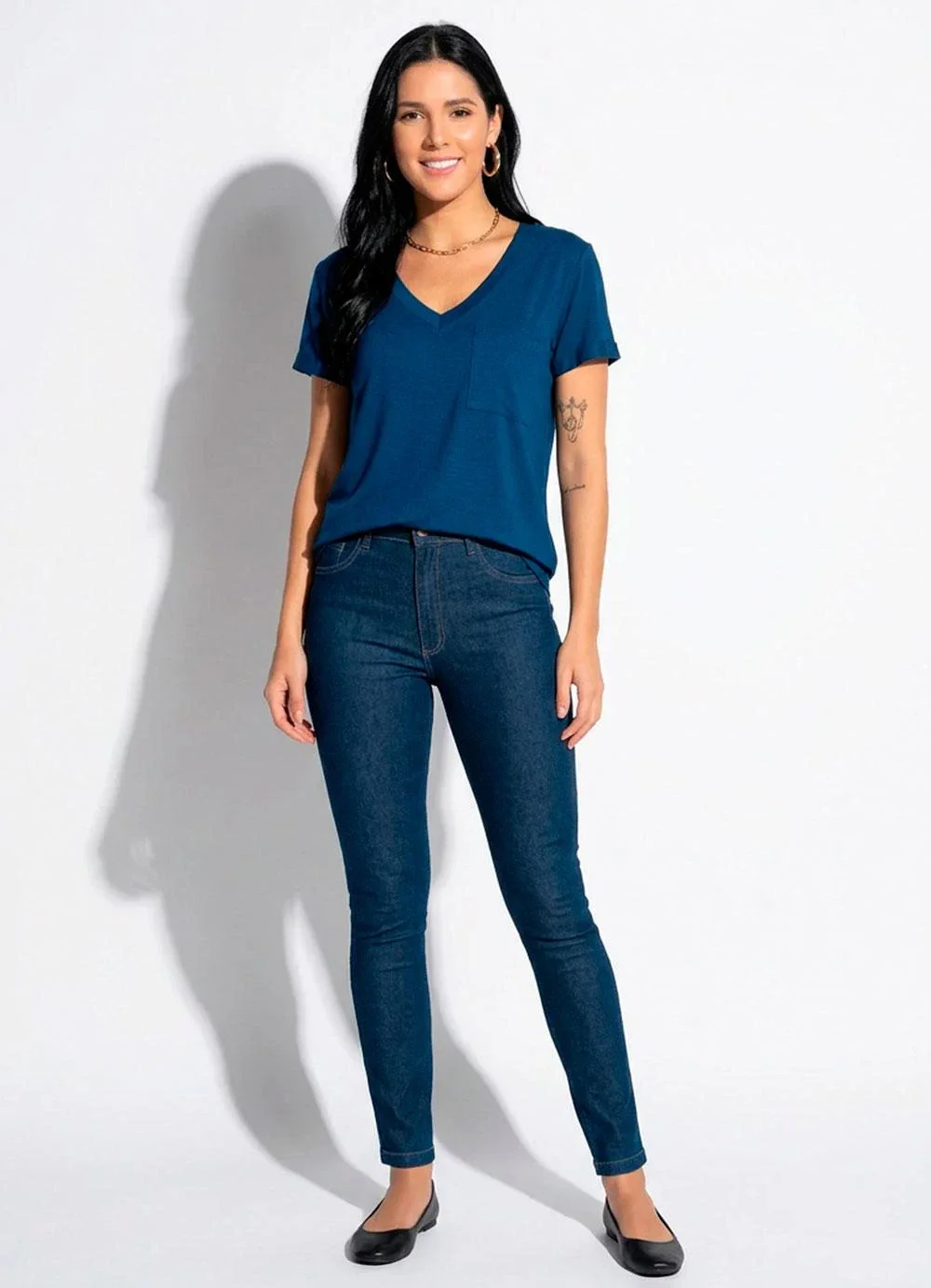 Quintess - Blusa Azul com Decote V e Bolso Frontal