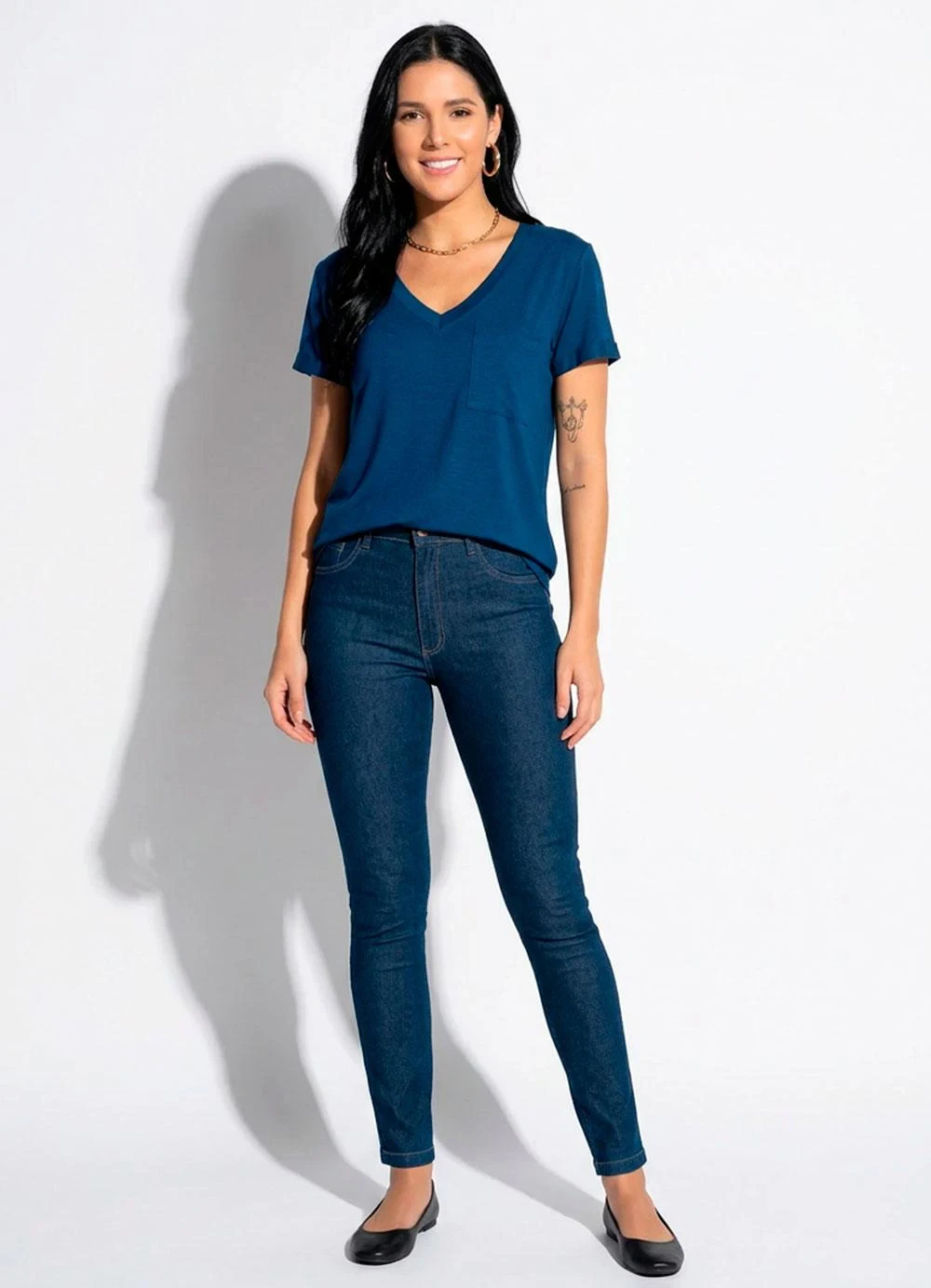 Quintess - Blusa Azul com Decote V e Bolso Frontal