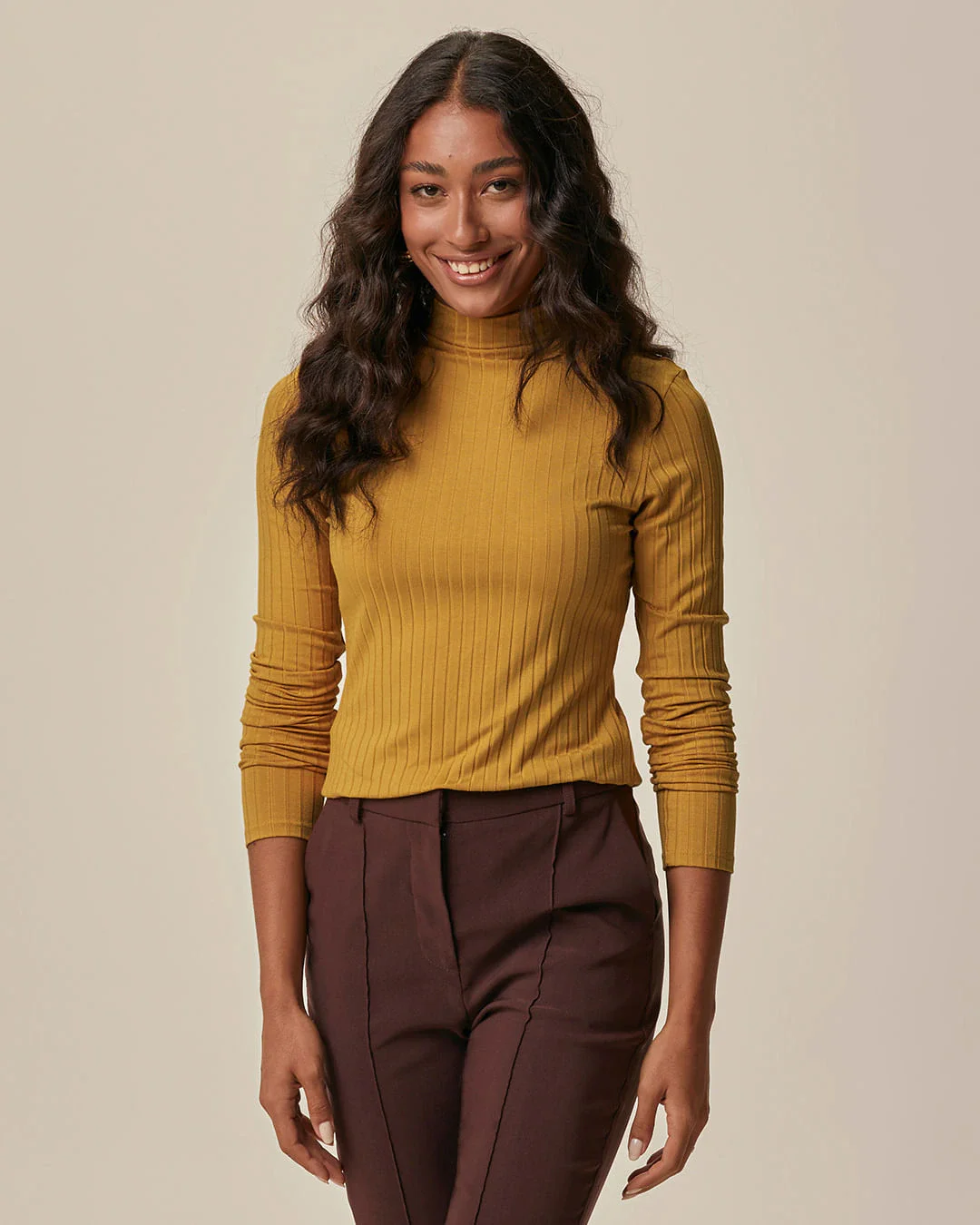 Blusa Básica Feminina Gola Alta Em Malha Canelada De Viscose