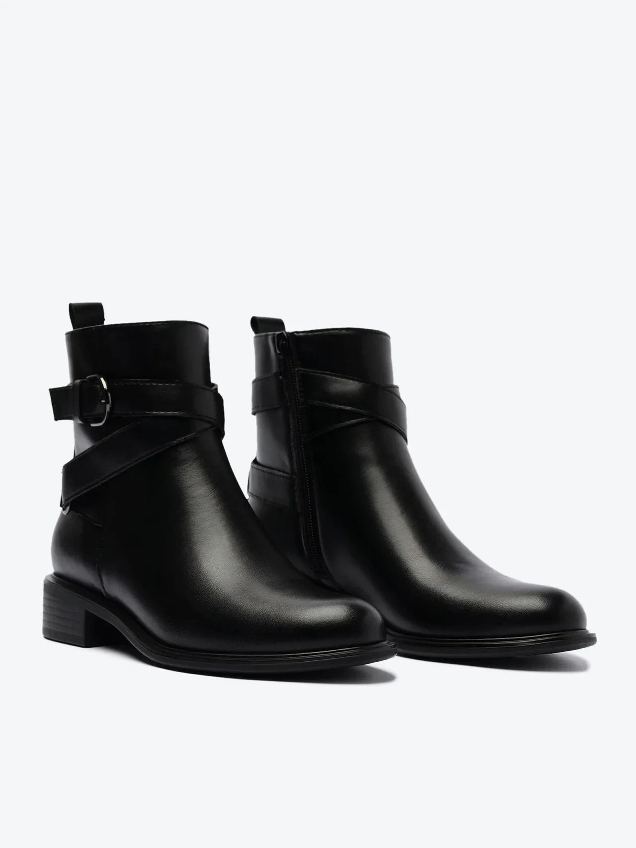 Bota Cano Curto Fivela Preta