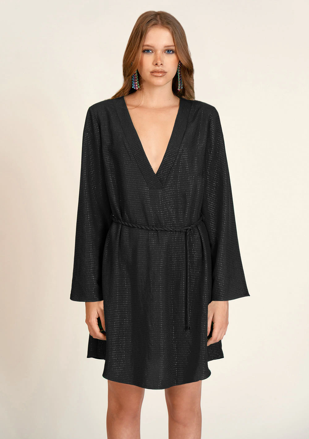 Vestido Zinco Curto Decote V Com Cinto Preto