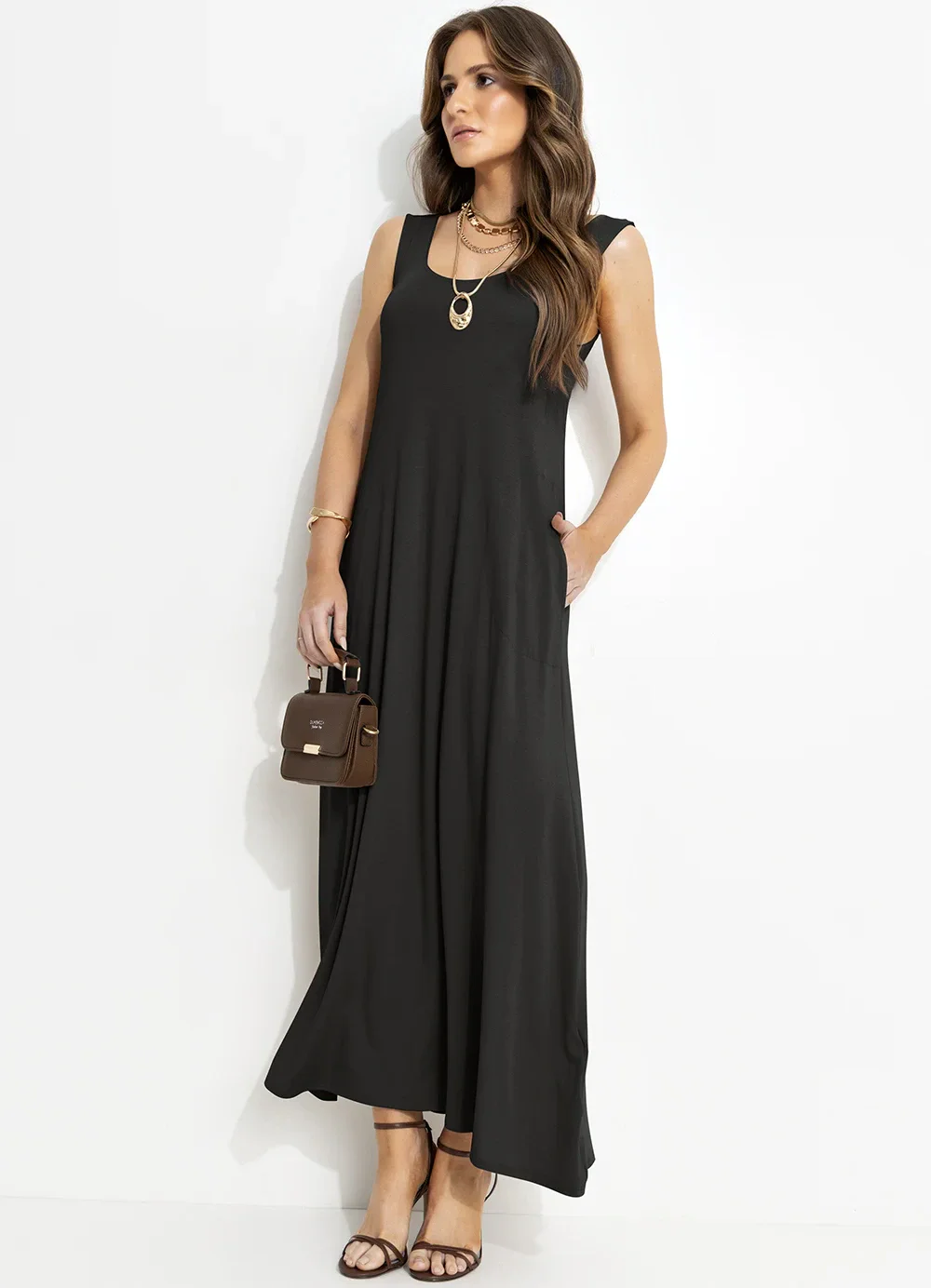 Quintess - Vestido Longo Preto em Malha de Viscose com Bolsos Laterais