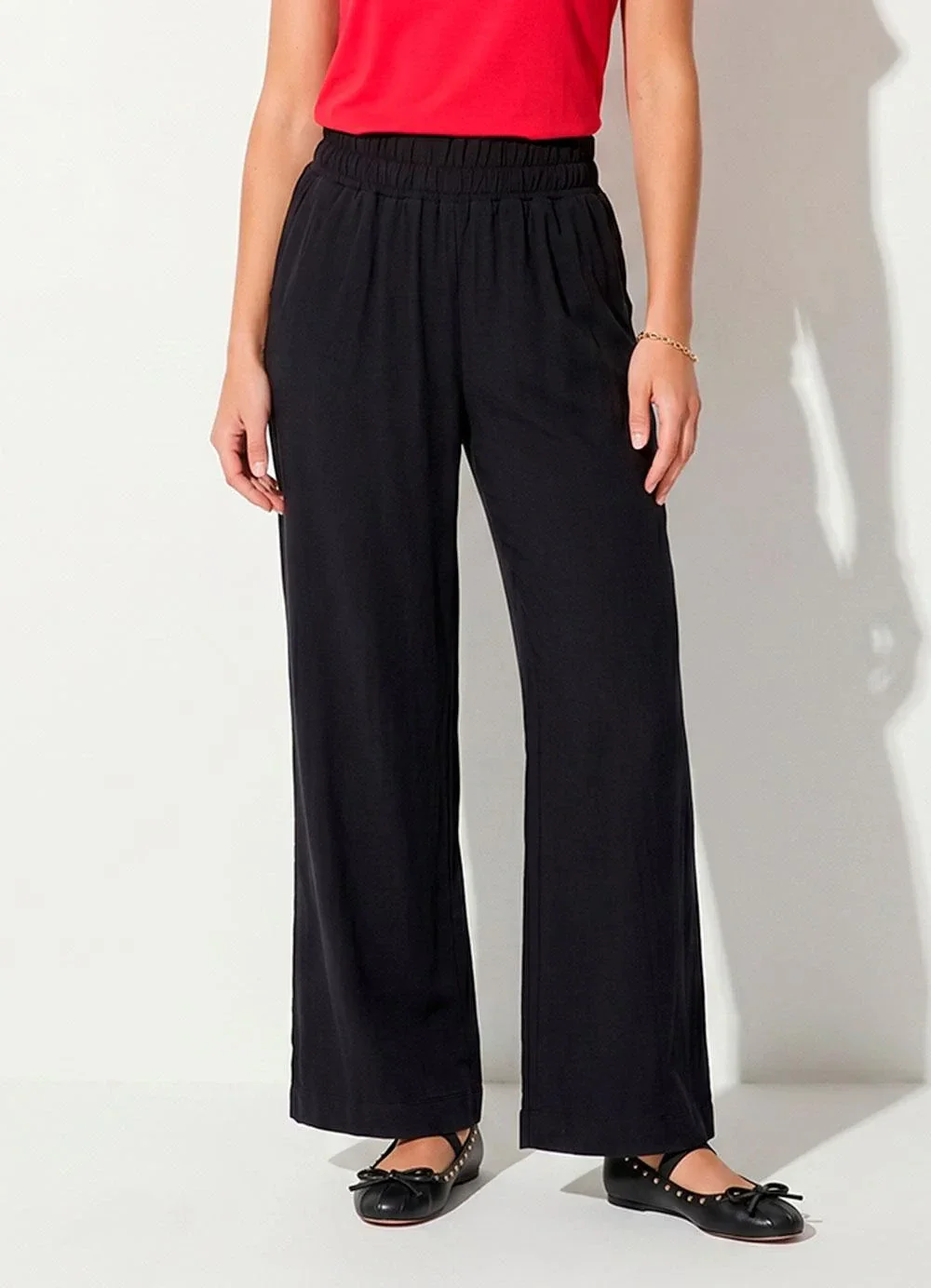 Quintess - Calça Preta Cós Largo com Pregas e Bolsos