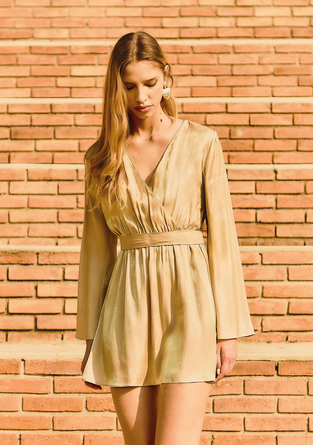 Vestido Zinco Solto Decote V Manga Longa Curto Bege