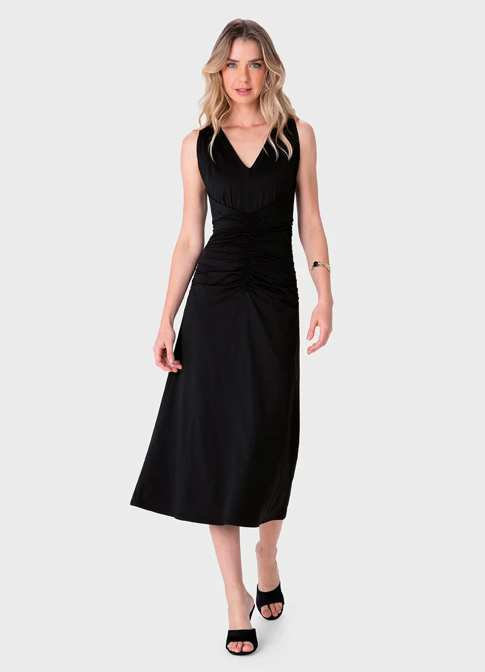 Enfim - Vestido Mídi Evasê com Franzido Preto