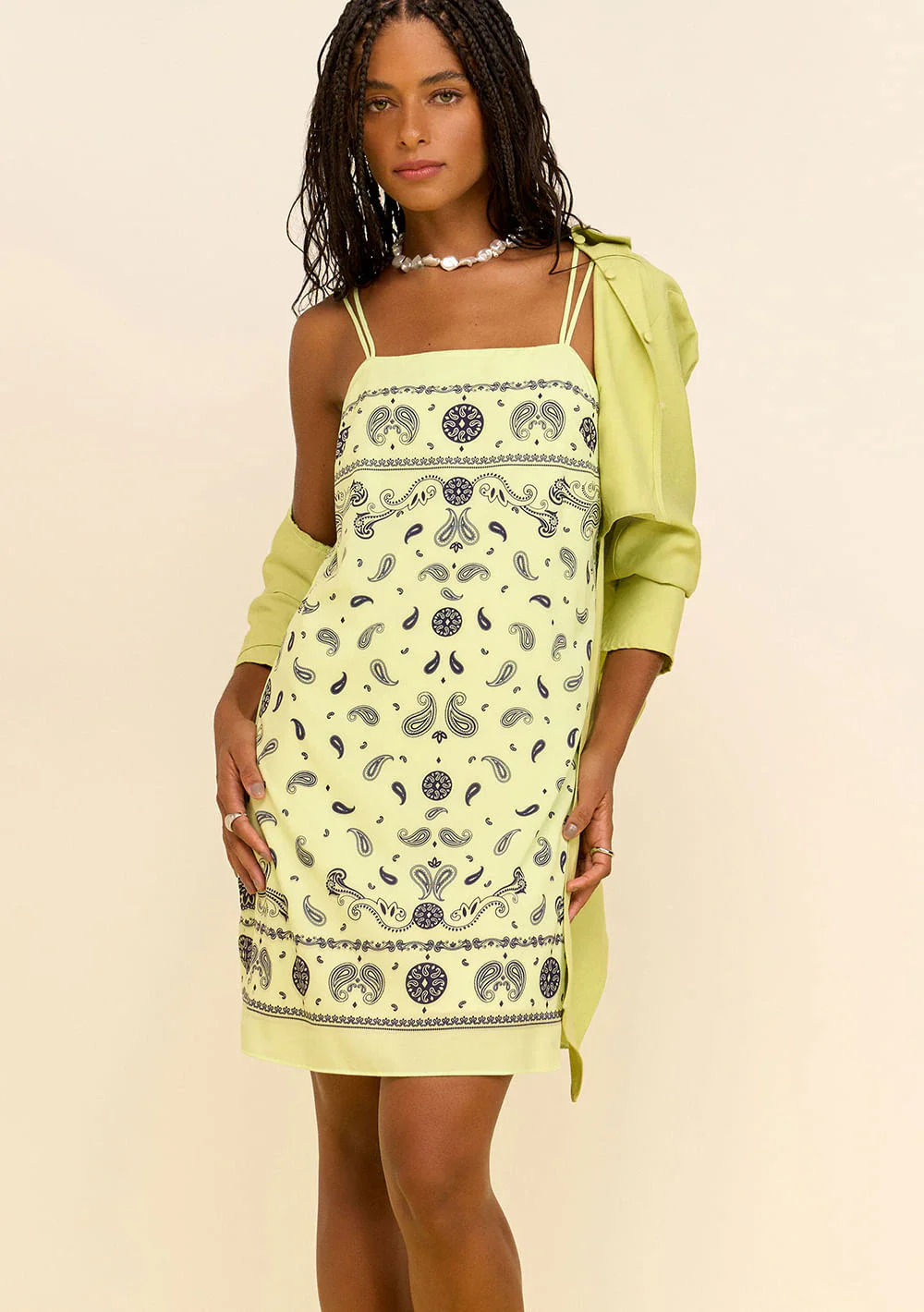 Vestido Zinco Solto Decote Reto Com Alça Curto Verde