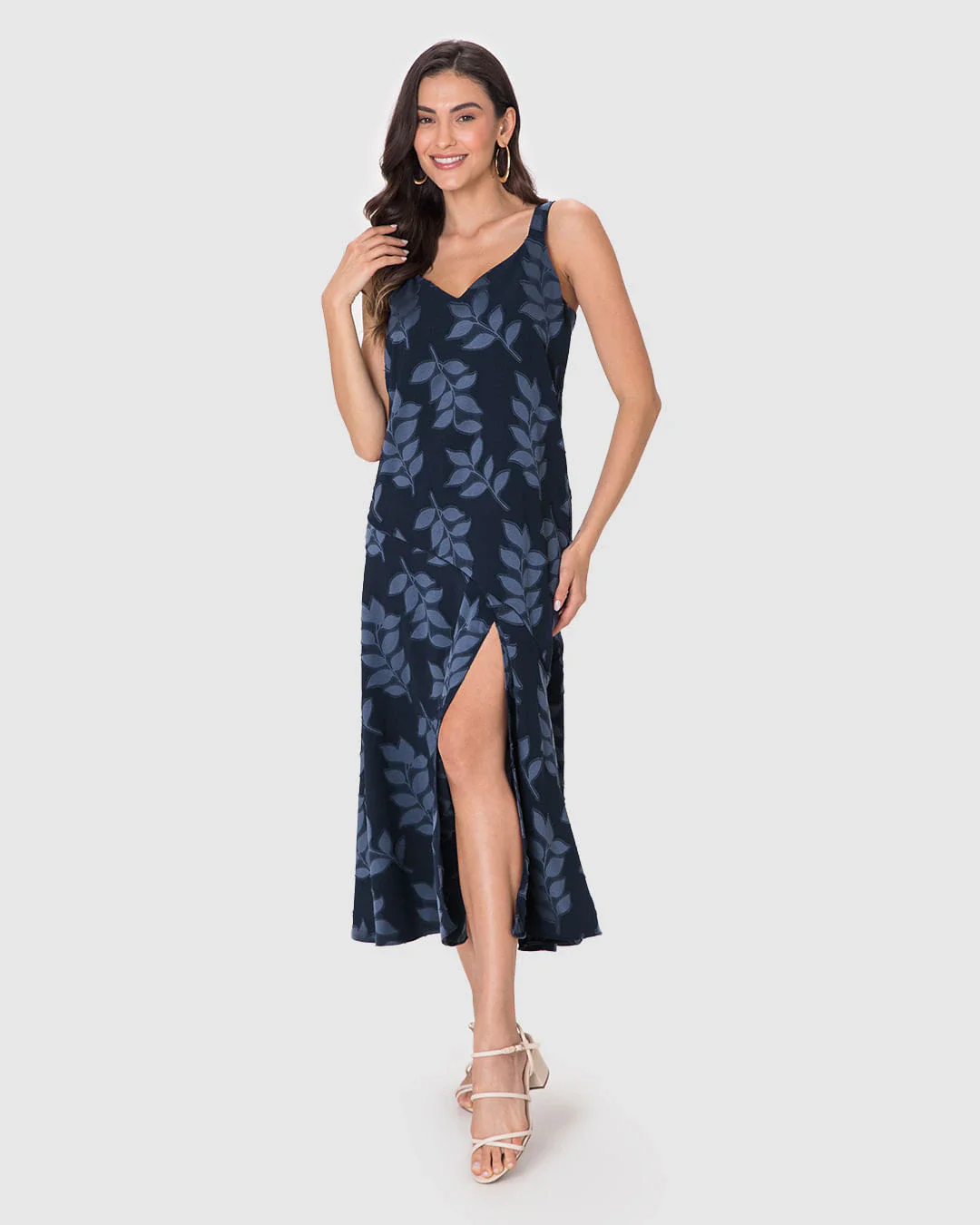 Vestido Midi Feminino Evasê Detalhe Fenda Frontal Em Tecido Jacquard