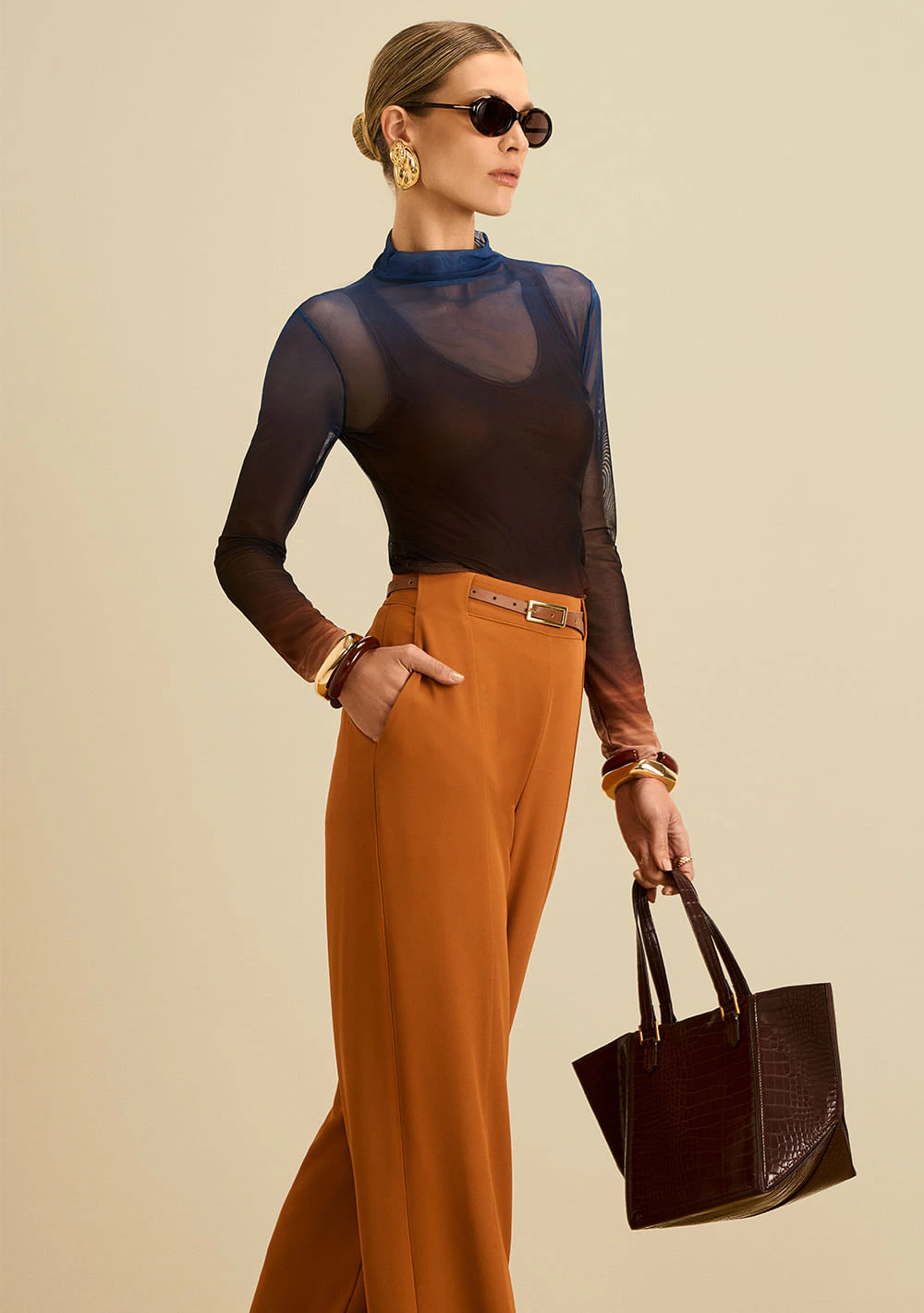 Blusa Maria.Valentina Ajustada Gola Alta Manga Longa Padrão Marrom