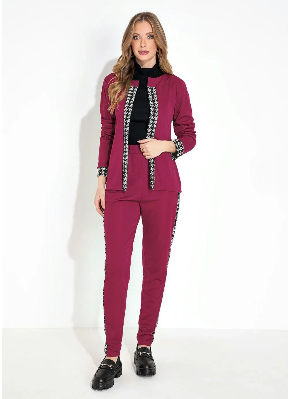 Moda Pop - Conjunto Púrpura com Recortes