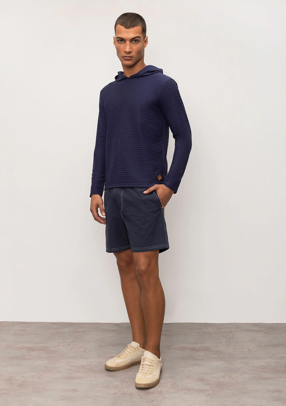 Shorts Reto Etiqueta De Borracha Dagua Azul Marinho