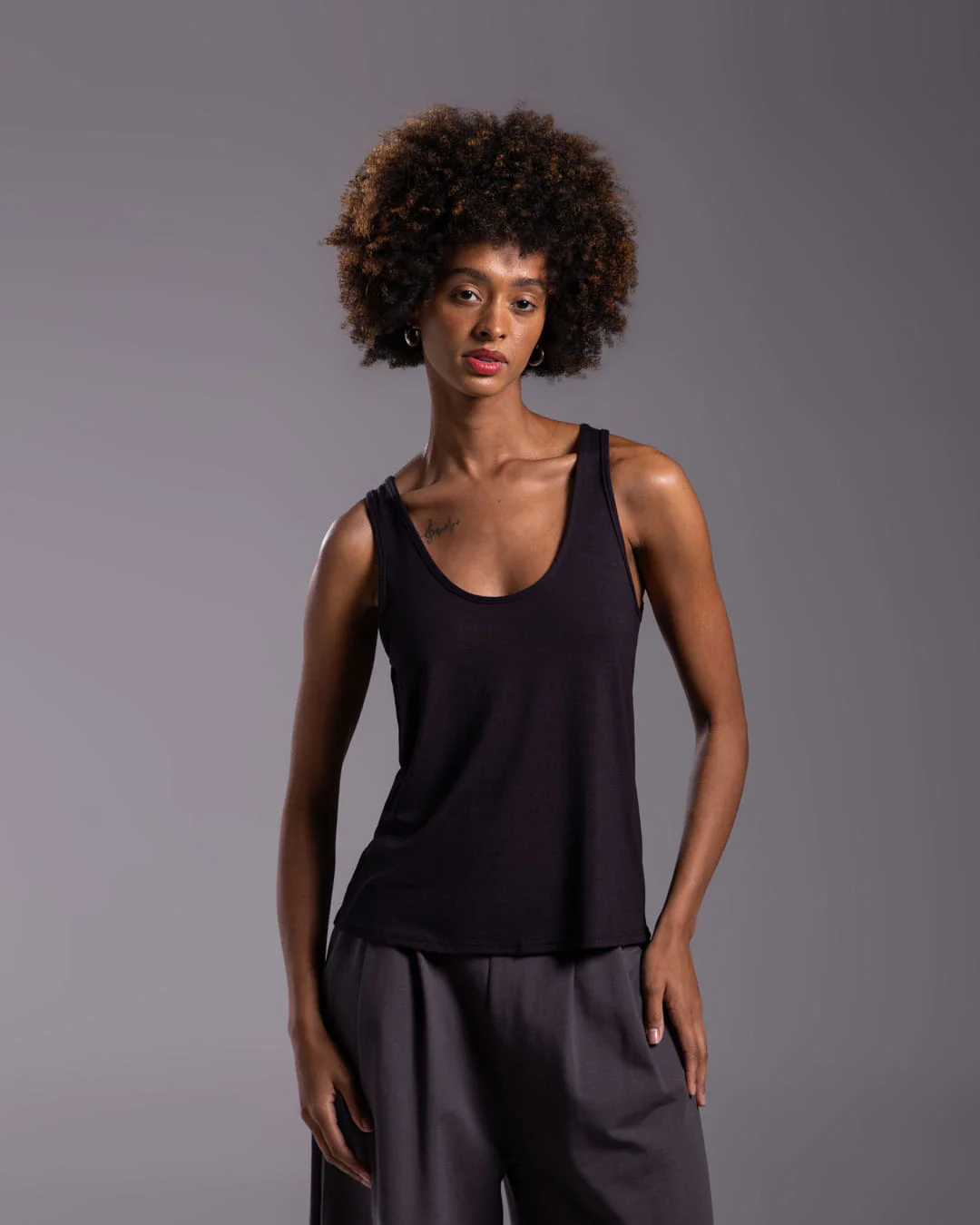 Regata Decote U Modal Feminina - BASICAMENTE