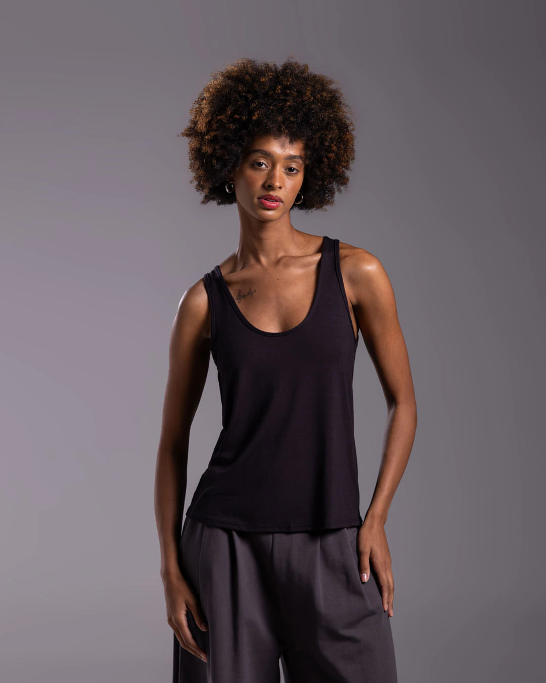 Regata Decote U Modal Feminina - BASICAMENTE
