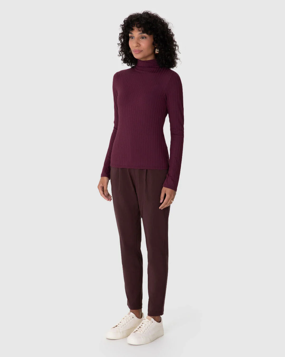 Blusa Básica Feminina Gola Alta Em Malha Canelada De Viscose