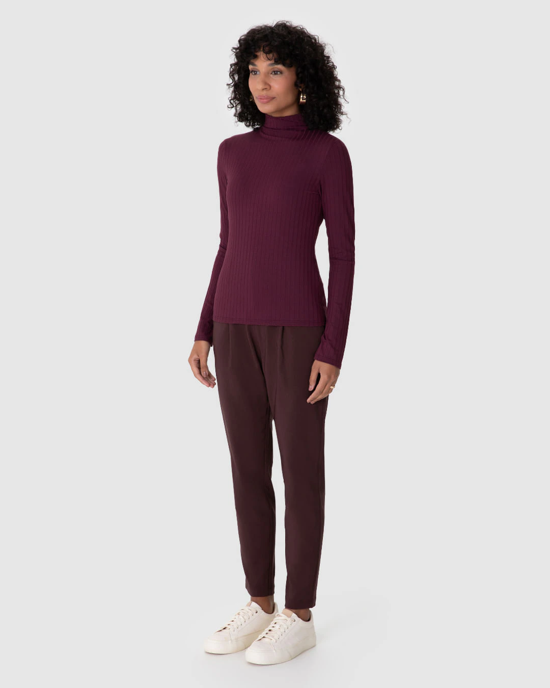 Blusa Básica Feminina Gola Alta Em Malha Canelada De Viscose