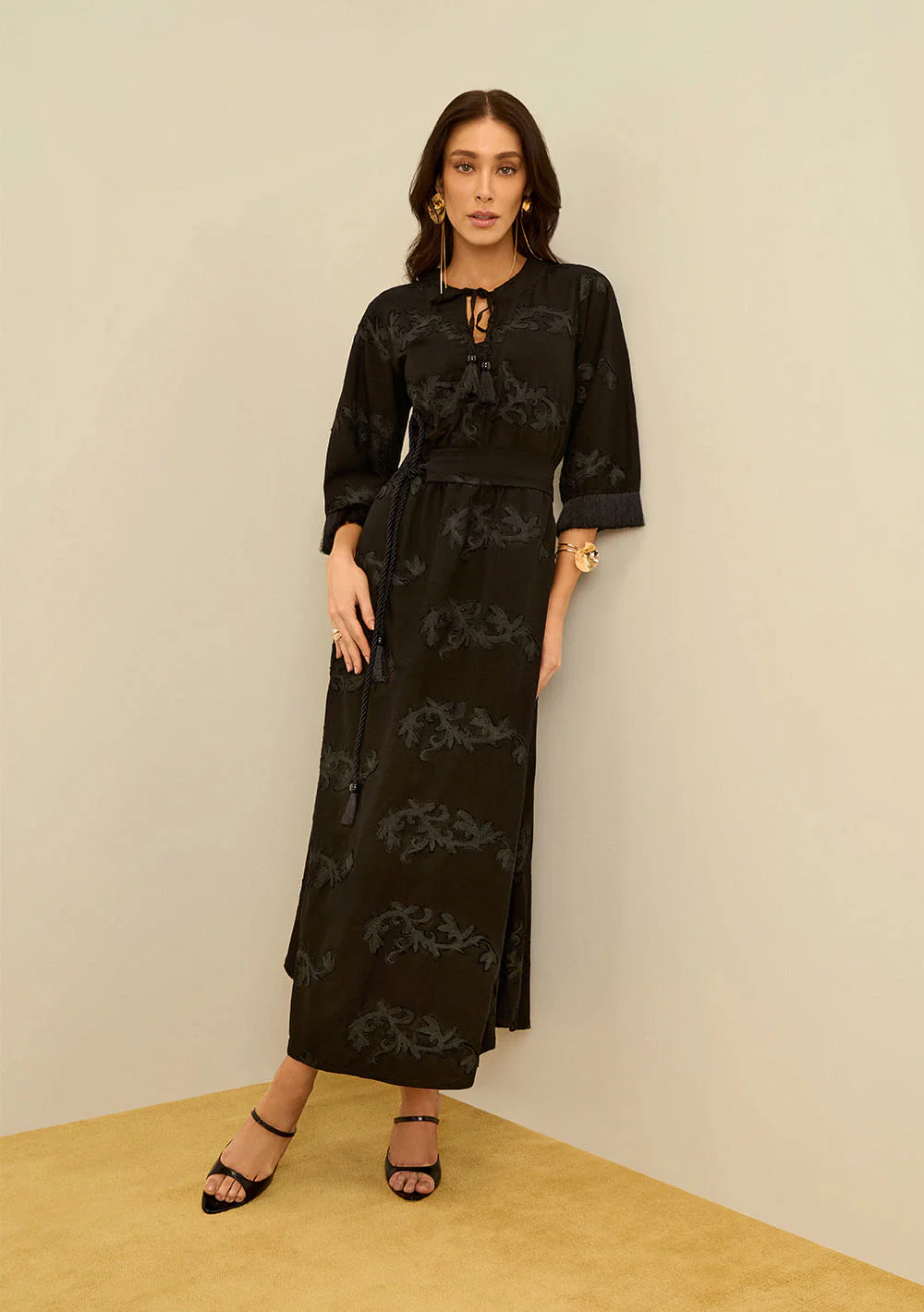 Vestido Maria.Valentina Solto Decote V Manga 3 Quartos Midi Preto