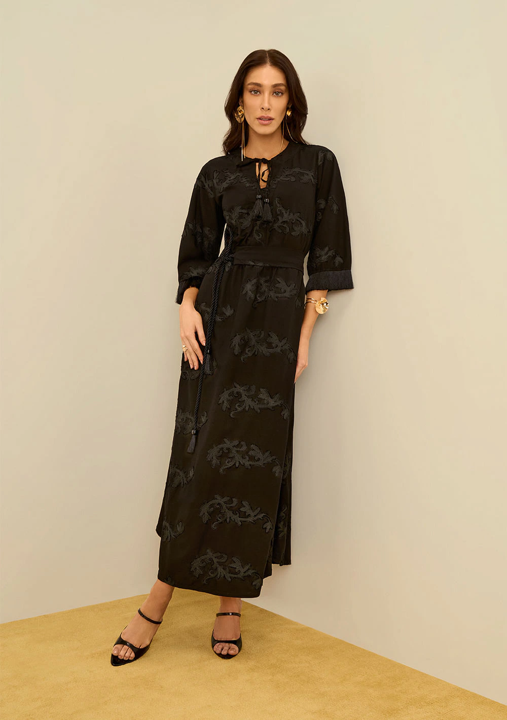 Vestido Maria.Valentina Solto Decote V Manga 3 Quartos Midi Preto