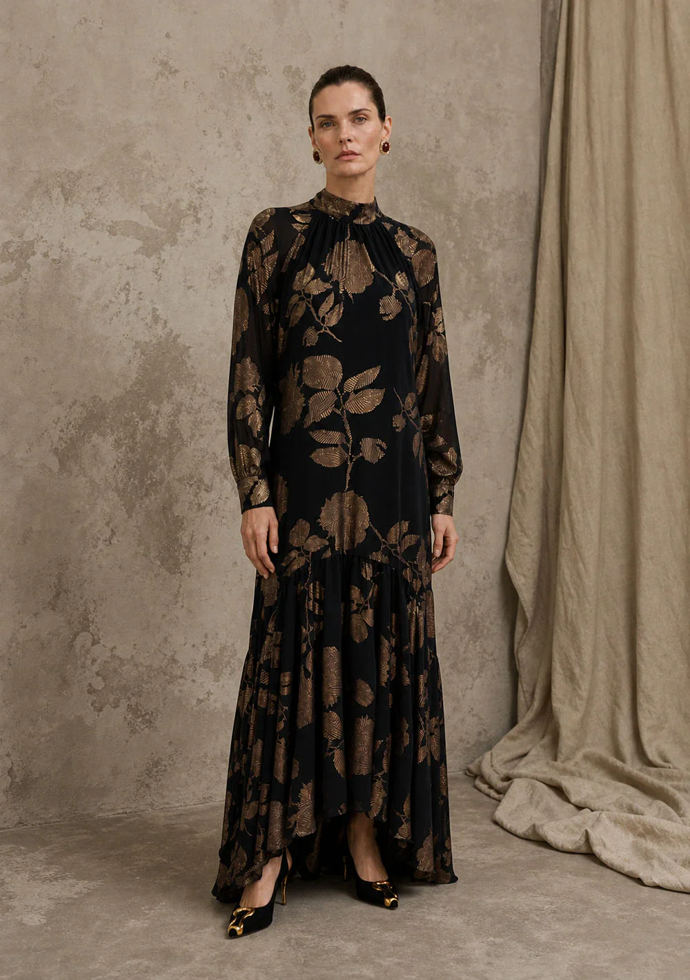 Vestido Iódice Solto Gola Alta Manga Longa Longo Preto