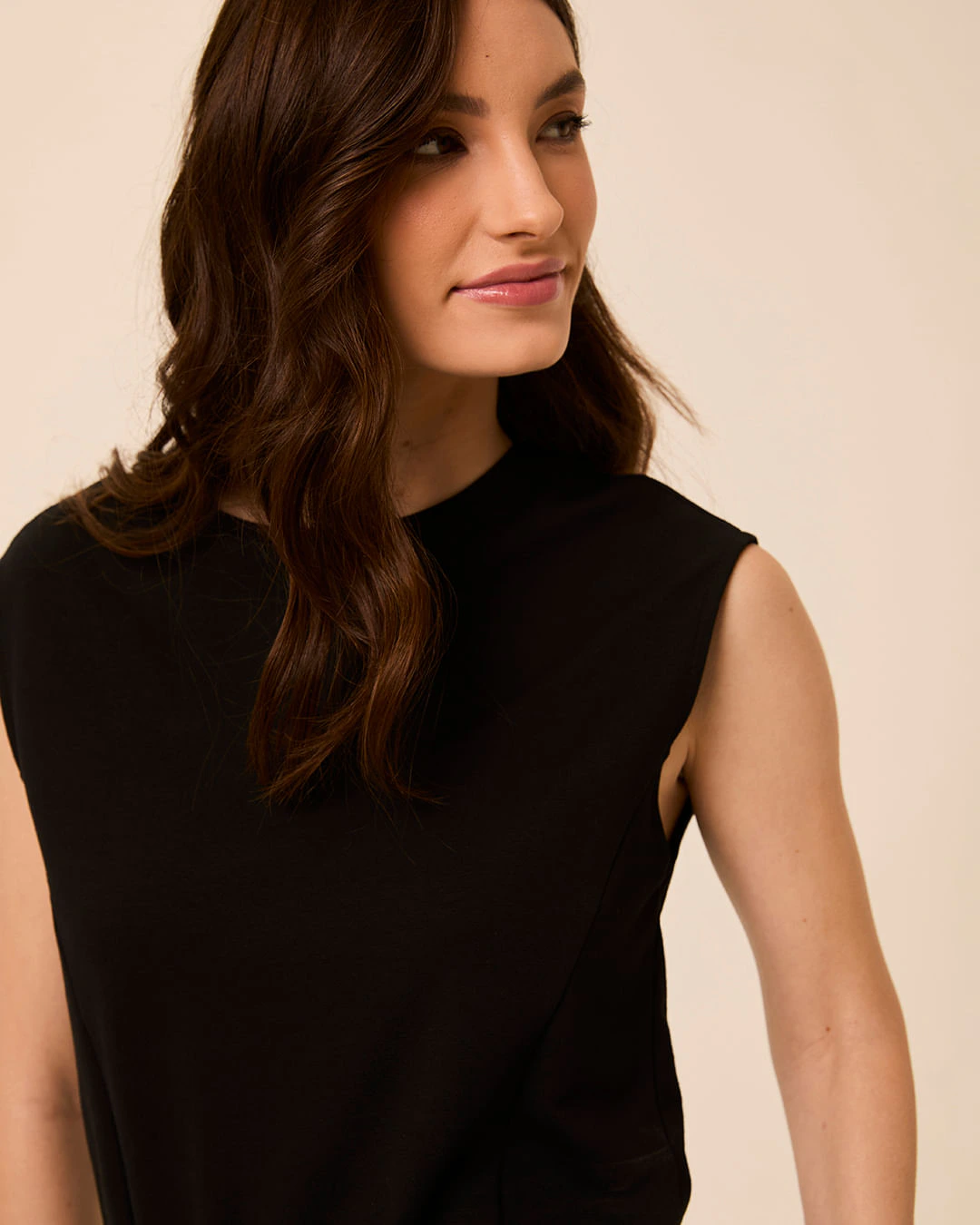 Blusa Feminina Regata Cava Deslocada Em Moletinho Stretch