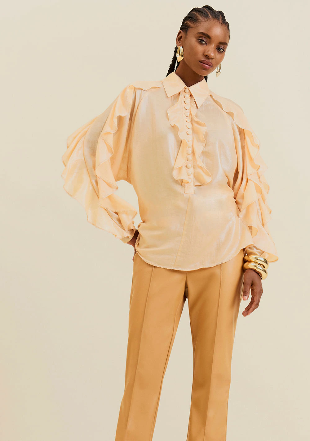 Camisa Morena Rosa Oversized Gola Tradicional Manga Longa Padrão Bege