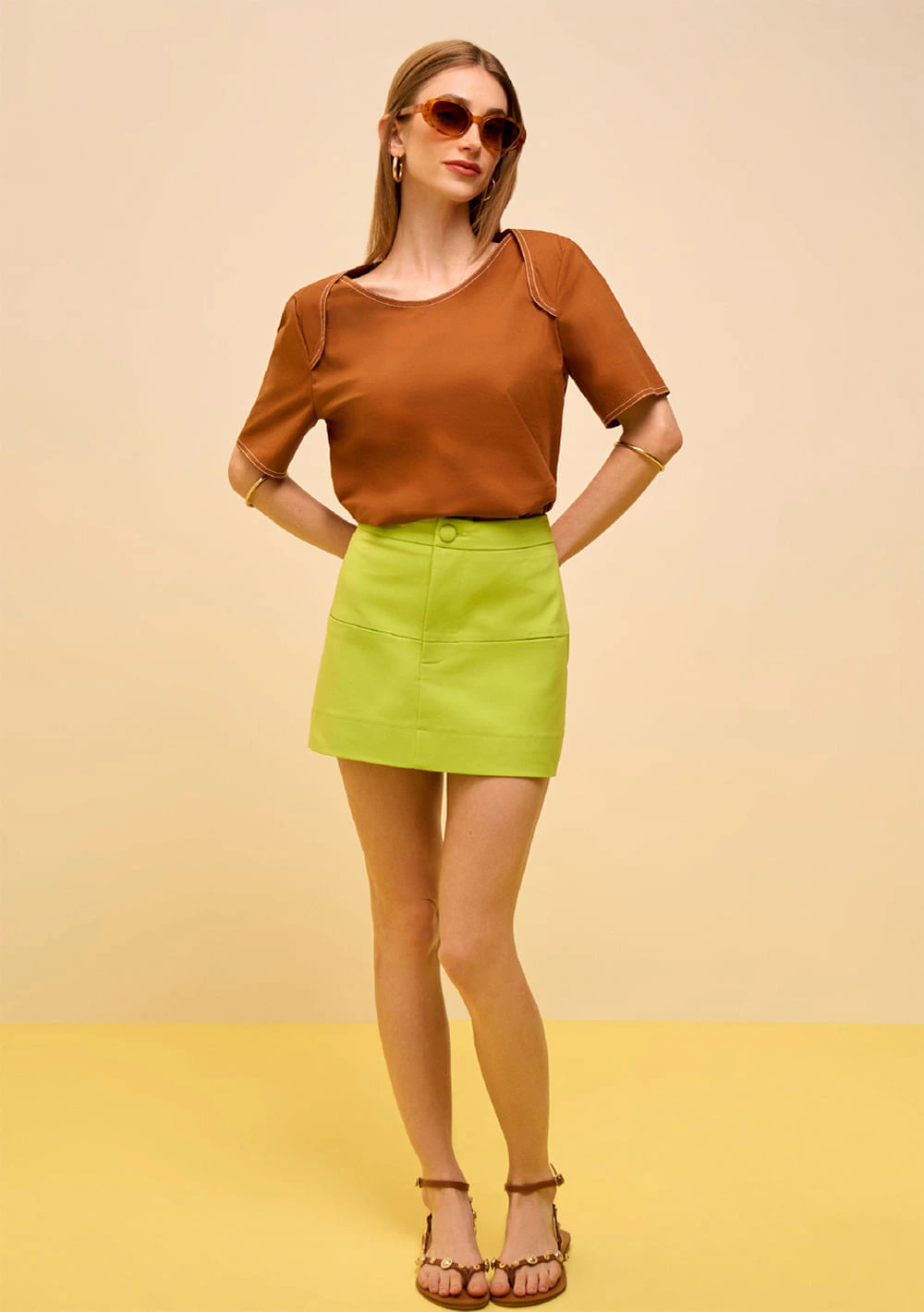Blusa Zinco Solta Decote Canoa Manga Curta Padrão Marrom