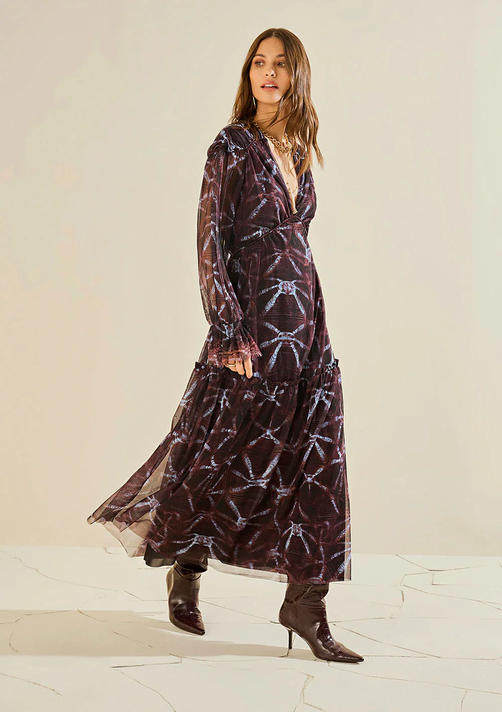 Vestido Morena Rosa Solto Decote V Manga Longa Longo Bordo